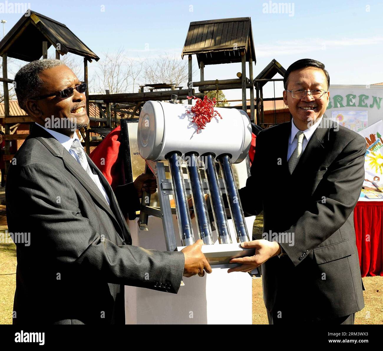 Bildnummer: 60337259  Datum: 07.08.2013  Copyright: imago/Xinhua Chinese Ambassador to South Africa Tian Xuejun (R) hands over a model of the donated solar water heaters to a Children s Village official during a donation ceremony in Pretoria, Aug. 7, 2013. Chinese Embassy in South Africa Wednesday donated a number of solar water heaters to Mamelodi SOS Children s Village in Pretoria, which can save about 70,000 U.S. dollars from electricity fee a year. (Xinhua/Li Qihua) SOUTH AFRICA-PRETORIA-CHINA-DONATION PUBLICATIONxNOTxINxCHN People xns x0x 2013 quadrat     60337259 Date 07 08 2013 Copyrigh Stock Photo