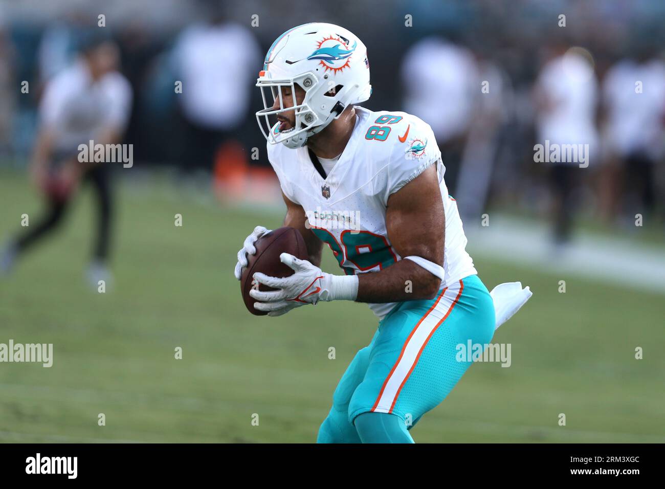 Miami Dolphins tight end Julian Hill does drills before an NFL