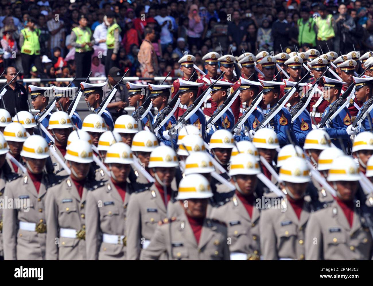 Bildnummer: 60365177  Datum: 17.08.2013  Copyright: imago/Xinhua JAKARTA,  (Xinhua) -- Members of Indonesian army parade during a celebration of the country s 68th independence anniversary at the Presidential Palace in Jakarta, Indonesia, . (Xinhua/Agung Kuncahya B.) INDONESIA-JAKARTA-68TH INDEPENDENCE DAY PUBLICATIONxNOTxINxCHN Politik Gesellschaft Feiertag Unabhaengigkeit Parade premiumd x0x xrj 2013 quer     60365177 Date 17 08 2013 Copyright Imago XINHUA Jakarta XINHUA Members of Indonesian Army Parade during a Celebration of The Country S 68th Independence Anniversary AT The Presidential Stock Photo