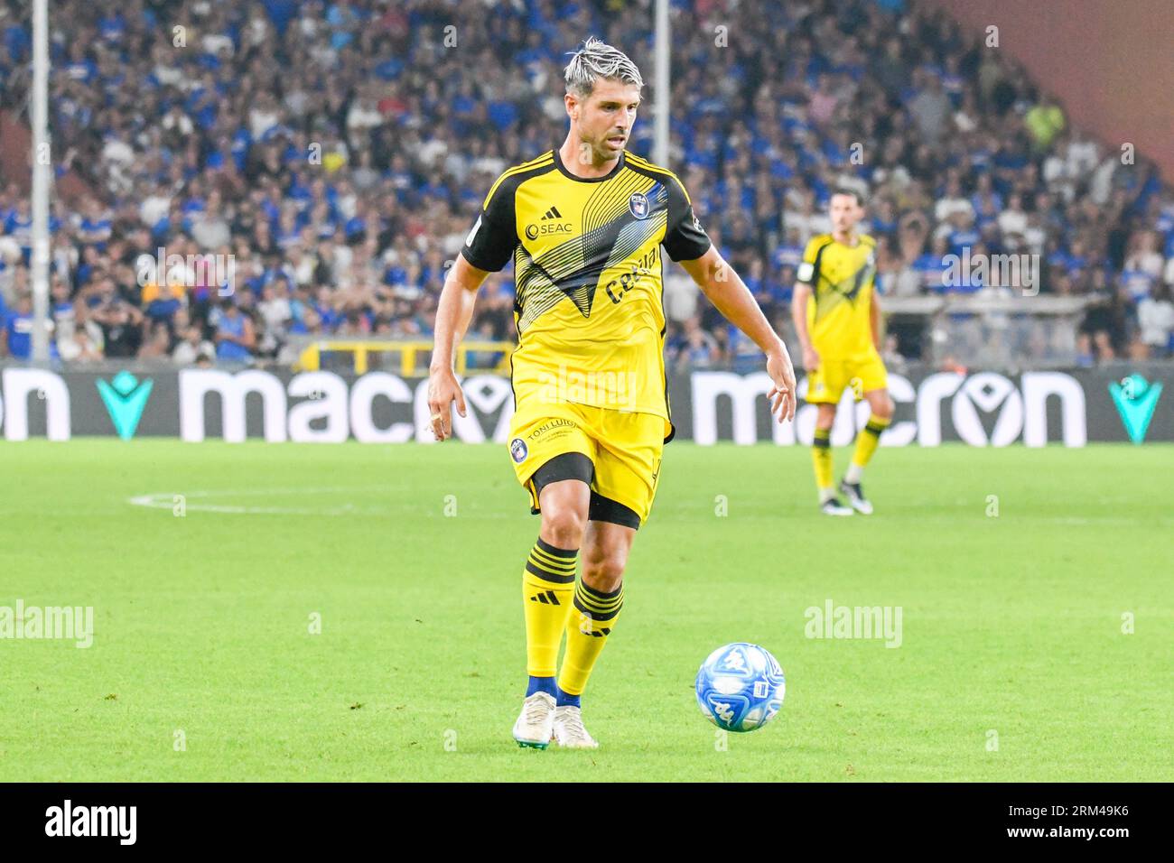 Miguel Veloso of Genoa CFC controls the ball during the Serie A