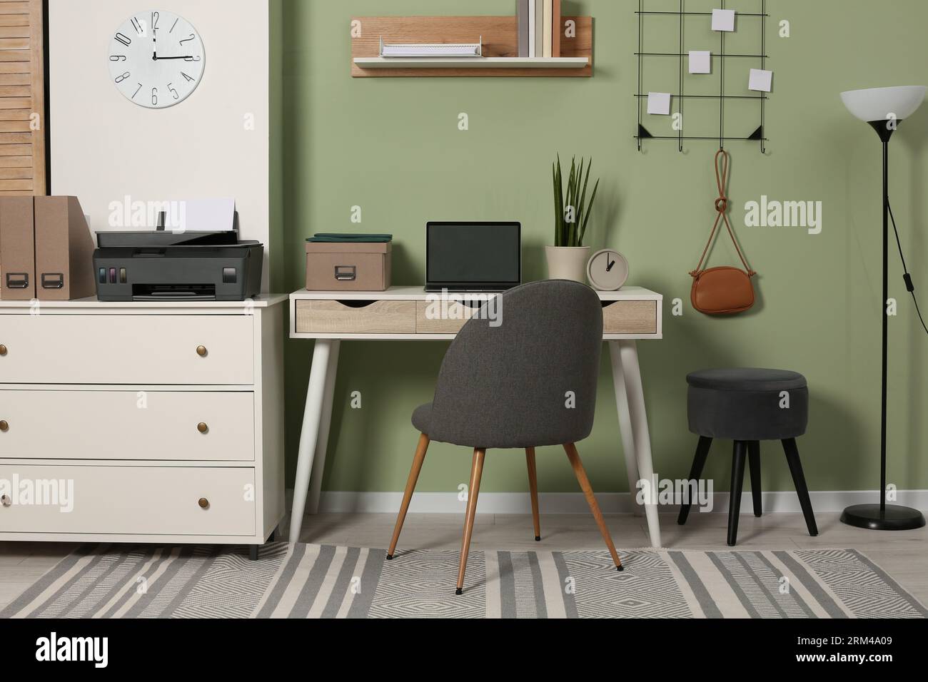 Office workplace laptop printer hi-res stock photography and images - Alamy