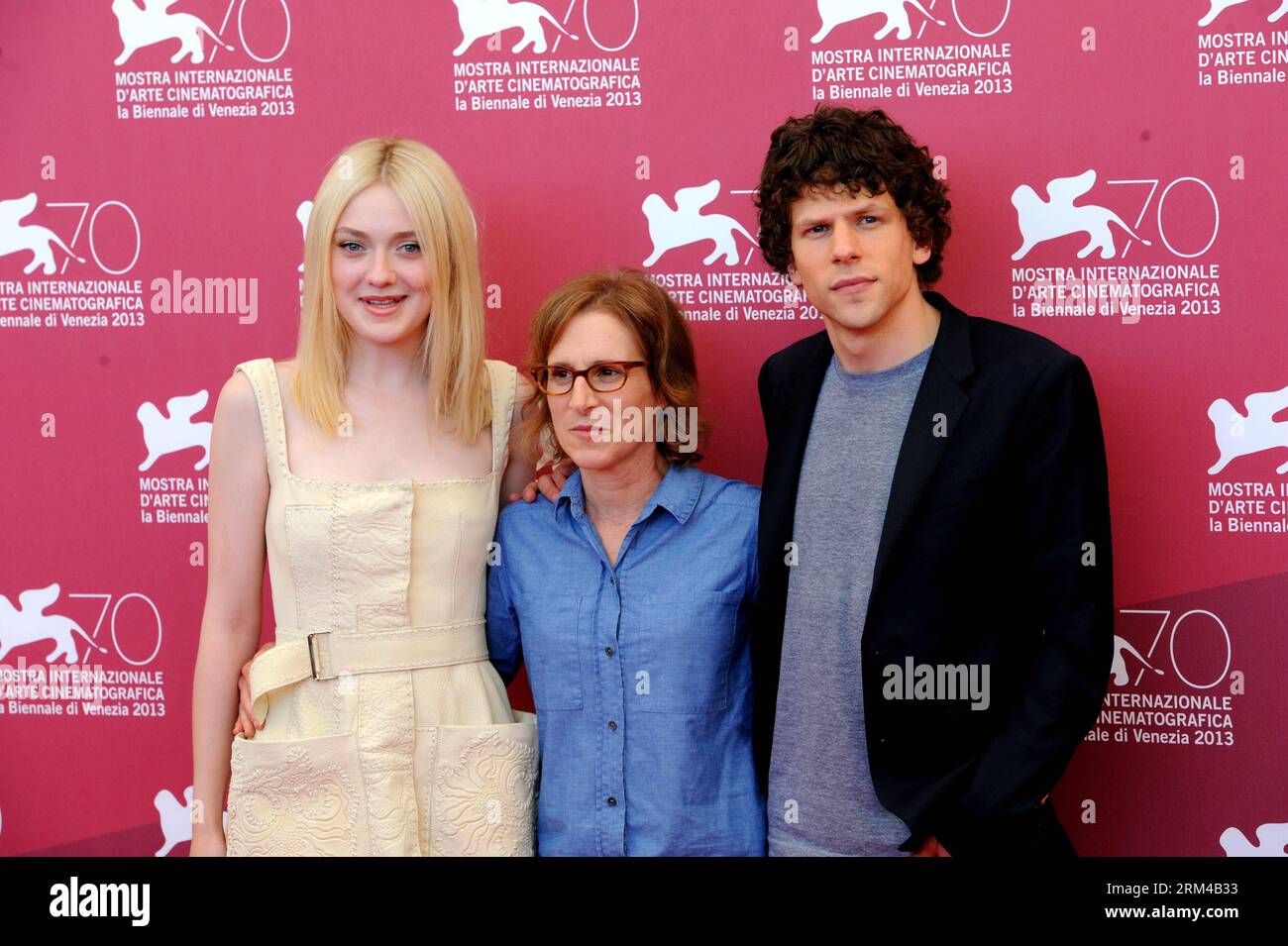 Bildnummer: 60417397  Datum: 31.08.2013  Copyright: imago/Xinhua (130831) -- VENICE, Aug. 31, 2013 (Xinhua) -- U.S. director Kelly Reichardt (C) , actor Jesse Isenberg (R) and actress Dakota Fanning pose for photos at the photocall of Night moves during the 70th Venice Film Festival, in Lido of Venice, Italy, on Aug. 31, 2013. (Xinhua/Xu Nizhi) ITALY-VENICE-FILM-FESTIVAL-PHOTOCALL PUBLICATIONxNOTxINxCHN Kultur Entertainment People Film 70 Internationale Filmfestspiele Venedig Photocall premiumd xsp x0x 2013 quer      60417397 Date 31 08 2013 Copyright Imago XINHUA  Venice Aug 31 2013 XINHUA U Stock Photo