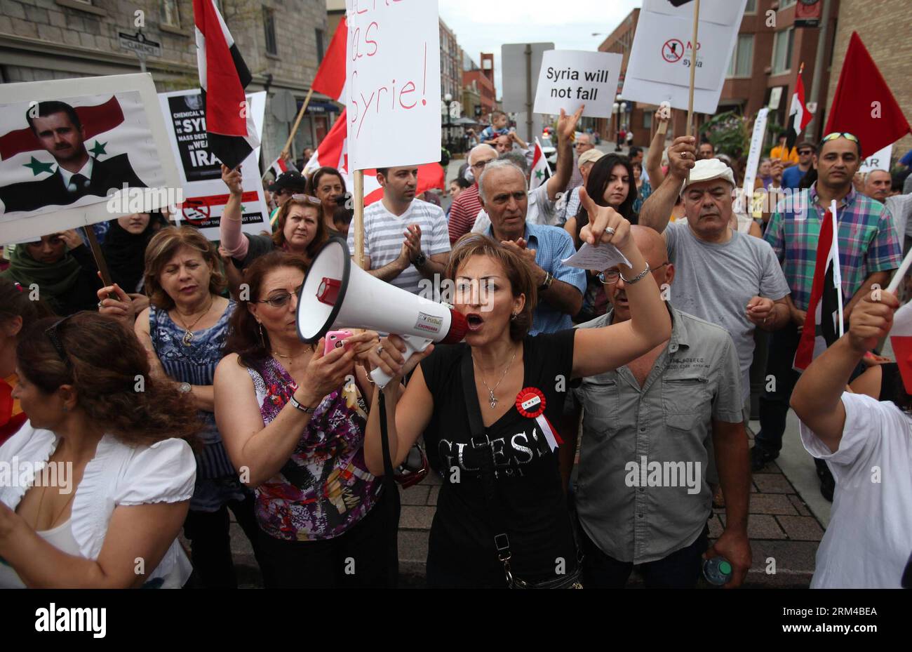 Bildnummer: 60418197  Datum: 31.08.2013  Copyright: imago/Xinhua Demonstrators march and chant in the streets outside the United States Embassy during a protest against the U.S. planned military strike in Syria on Aug. 31, 2013 in Ottawa, Canada. Canada s Prime Minister Stephen Harper said Thursday that Canada has no plans for a military mission of its own in Syria, although the government supports its allies and has been convinced of the need for forceful action. (Xinhua/Cole Burston) CANADA-OTTAWA-SYRIA-U.S.-PROTEST PUBLICATIONxNOTxINxCHN Politik Demo premiumd x0x xsk 2013 quer     60418197 Stock Photo