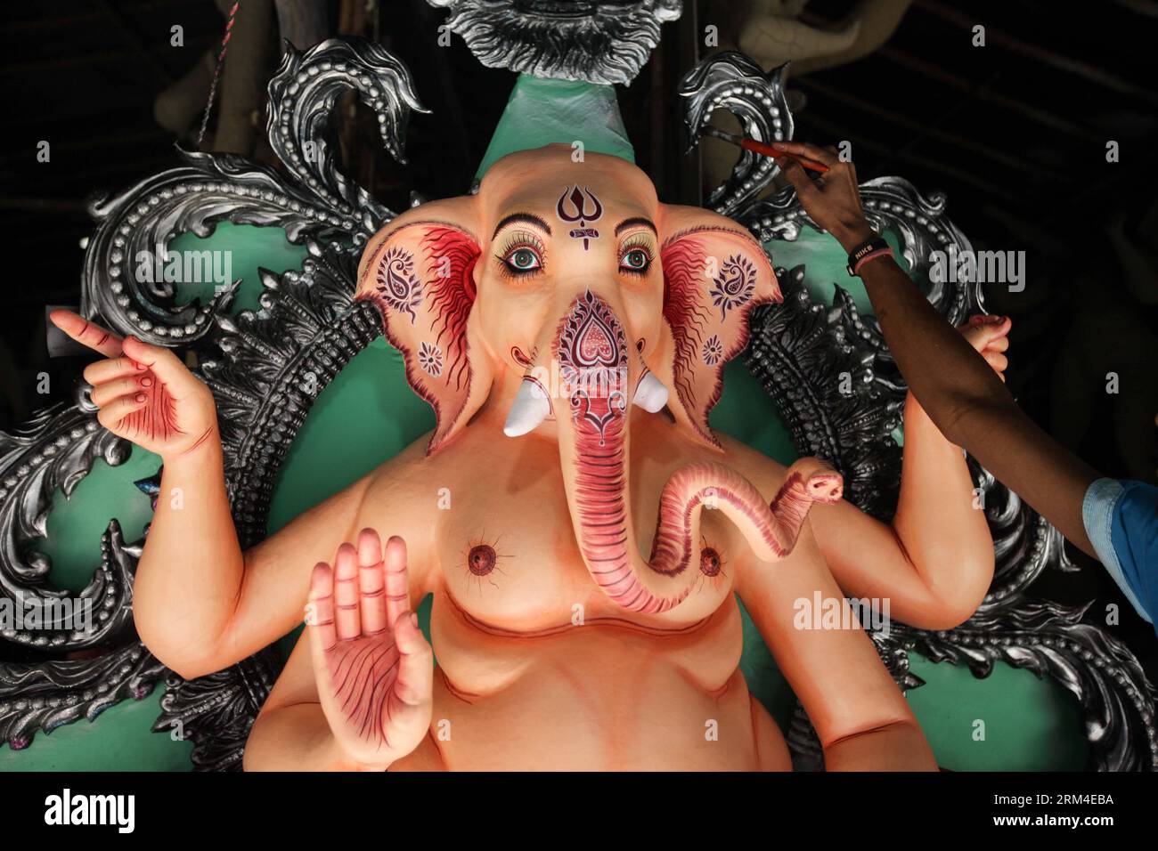 Bildnummer: 60444138  Datum: 07.09.2013  Copyright: imago/Xinhua An Indian artist works on an idol of elephant-headed Hindu God Ganesha ahead of Ganesh Chaturthi festival at a workshop in New Delhi, India, Sept. 7, 2013. Ganesh Chaturthi festival, which begins from Sept. 9, is celebrated as the birthday of Lord Ganesha who is widely worshiped by Hindus as the god of wisdom, prosperity and good fortune. (Xinhua/Zheng Huansong)(zcc) INDIA-NEW DELHI-GANESHA CHATURTHI FESTIVAL-PREPARATION PUBLICATIONxNOTxINxCHN xns x0x 2013 quer     60444138 Date 07 09 2013 Copyright Imago XINHUA to Indian Artist Stock Photo