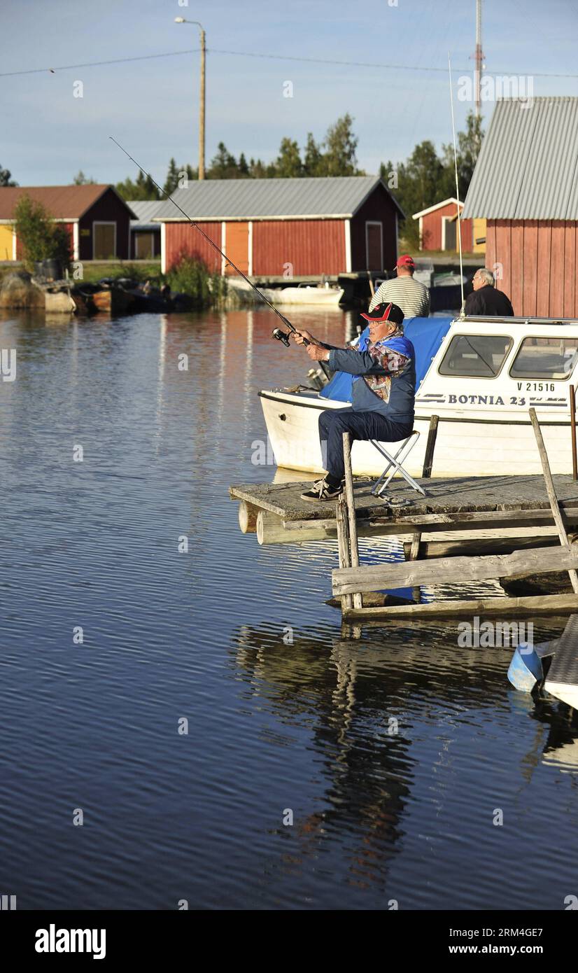 Bildnummer: 60458737  Datum: 04.09.2013  Copyright: imago/Xinhua (130910) -- 2013 (Xinhua) -- Photo taken on Sept 4, 2013 shows an old man fishing at Svedjehamn of Kvarken Archipelago, about 40 kilometers north of Vaasa, Finland.  The Archipelago is continuously rising from the sea in a process of rapid glacio-isostatic uplift, whereby the land, previously weighed down under the weight of a glacier, lifts at rates that are among the highest in the world. (Xinhua/Ye Pingfan) FINLAND-KVARKEN ARCHIPELAGO-UNESCO-WORLD HERITAGE PUBLICATIONxNOTxINxCHN Gesellschaft x2x xkg 2013 hoch o0 Angler Angeln Stock Photo