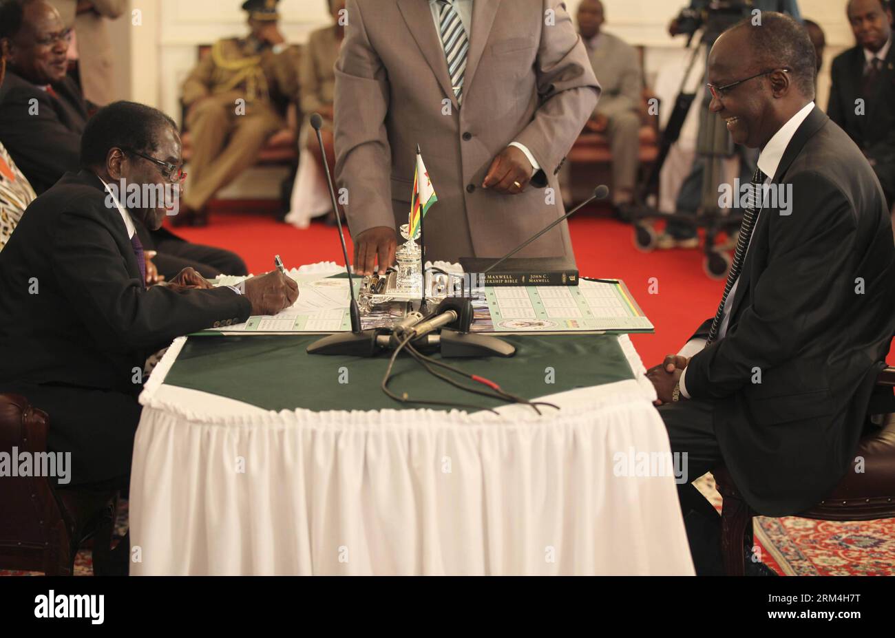 President of zimbabwe hi-res stock photography and images - Page 2