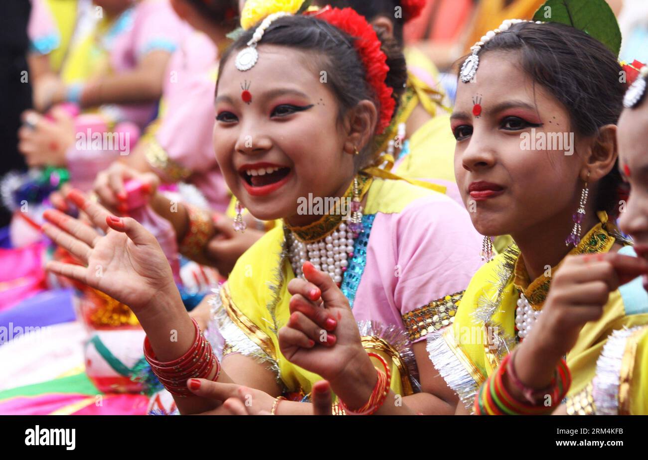 Children in nepal hi-res stock photography and images - Alamy
