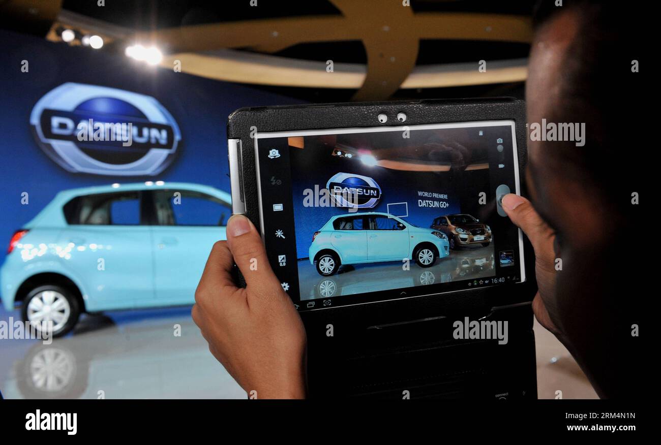 Bildnummer: 60489602  Datum: 17.09.2013  Copyright: imago/Xinhua JAKARTA,  -- A woman takes pictures for Datsun automobiles during a launching ceremony in Jakarta, Indonesia, Sept. 17, 2013. Datsun comes back to Indonesia after 32 years. (Xinhua/Agung Kuncahya B.)(lrz) INDONESIA-JAKARTA-LAUNCHING-DATSUN PUBLICATIONxNOTxINxCHN Wirtschaft people x0x xkg 2013 quer premiumd     60489602 Date 17 09 2013 Copyright Imago XINHUA Jakarta a Woman Takes Pictures for Datsun Automobiles during a Launching Ceremony in Jakarta Indonesia Sept 17 2013 Datsun COMES Back to Indonesia After 32 Years XINHUA Agung Stock Photo