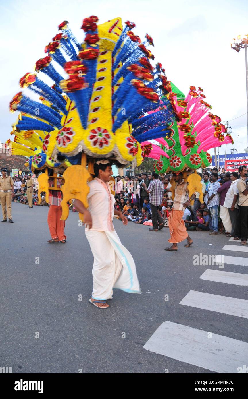 Bildnummer: 60507329  Datum: 20.09.2013  Copyright: imago/Xinhua (130920) -- TRIVANDRUM, Sept. 20, 2013 (Xinhua) -- celebrate the biggest harvest festival Onam Festival in Trivandrum, Kerala, India, Sept.20, 2013. Onam is ten days of fun and feasting as Kerala celebrates it with traditional fervor. Every home gets ready to welcome King Mahabali with floral carpets and elaborate feasts. Onam is also the harvest festival in Kerala. And the procession on the last day of Onam is the grandest one. There are as many as 3000 artists, 75 floats and 68 art forms which offer a colorful luster to the pag Stock Photo