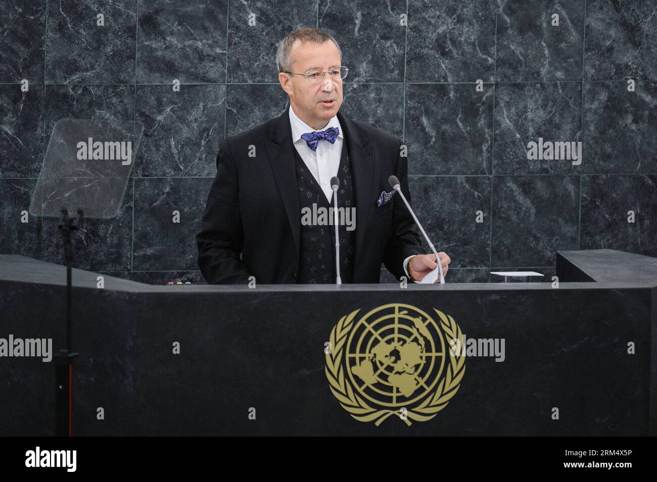 Bildnummer: 60526341  Datum: 25.09.2013  Copyright: imago/Xinhua Estonia s President Toomas Hendrik Ilves speaks during the general debate of the 68th session of the United Nations General Assembly at the UN headquarters in New York, on Sept. 25, 2013. It is the second day of the general debate. (Xinhua/Niu Xiaolei) (dzl) UN-GENERAL ASSEMBLY-GENERAL DEBATE PUBLICATIONxNOTxINxCHN People Politik Generalversammlung UN UNO xcb x0x 2013 quer premiumd     60526341 Date 25 09 2013 Copyright Imago XINHUA Estonia S President Toomas Hendrik Ilves Speaks during The General Debate of The 68th Session of T Stock Photo
