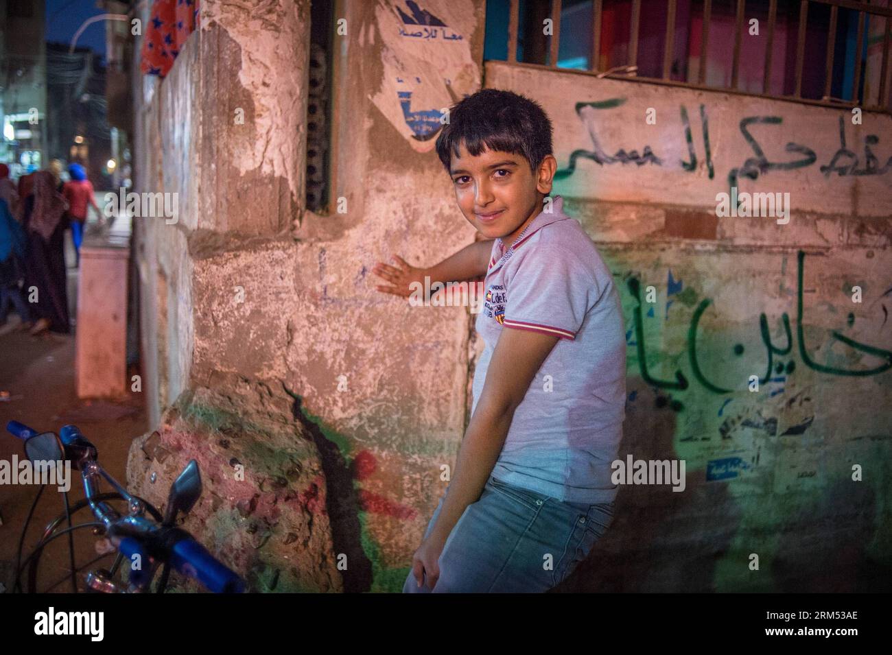 Bildnummer: 60561981  Datum: 03.10.2013  Copyright: imago/Xinhua A boy on a bike poses in Shibin Al Kawm, capital of Monufia Governorate, Egypt, on Oct. 3, 2013. Monufia is a mainly agricultural governorate in Egypt, located to the north of Cairo. It is known particularly as the birthplace of two Egyptian presidents, Anwar Sadat and Hosni Mubarak. (Xinhua/Pan Chaoyue) EGYPT-MONUFIA-DAILY LIFE PUBLICATIONxNOTxINxCHN xas x0x 2013 quer     60561981 Date 03 10 2013 Copyright Imago XINHUA a Boy ON a Bike Poses in  Al  Capital of  Governorate Egypt ON OCT 3 2013  IS a mainly Agricultural Governorate Stock Photo