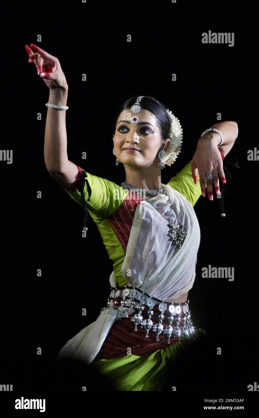 Bildnummer: 60561969  Datum: 04.10.2013  Copyright: imago/Xinhua Dancers from Bhopal perform the Odissi, one of the most well known classical dance forms of india, during the Ananya Dance Festival 2013 in New Delhi, capital of India, Oct. 4, 2013. The Odissi originates in eastern India. (Xinhua/Zheng Huansong) INDIA-NEW DELHI-DANCE-ODISSI PUBLICATIONxNOTxINxCHN xas x0x 2013 hoch     60561969 Date 04 10 2013 Copyright Imago XINHUA Dancers from Bhopal perform The Odissi One of The Most Well known CLASSICAL Dance Forms of India during The  Dance Festival 2013 in New Delhi Capital of India OCT 4 2 Stock Photo