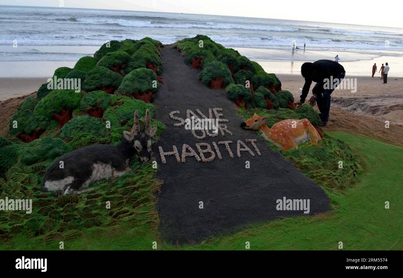 Indian sand artist hi-res stock photography and images - Alamy