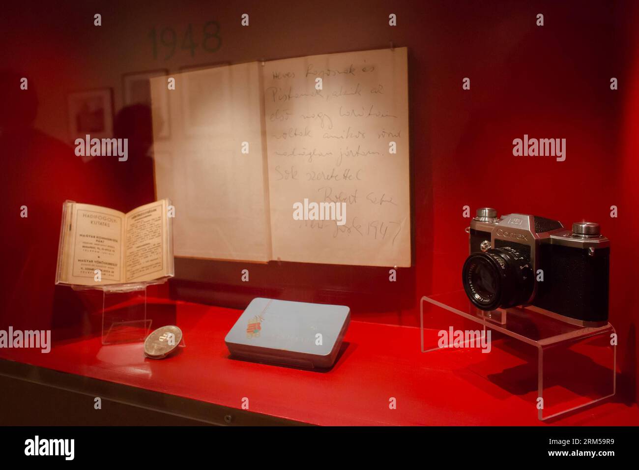 Robert capa exhibition hi-res stock photography and images - Alamy
