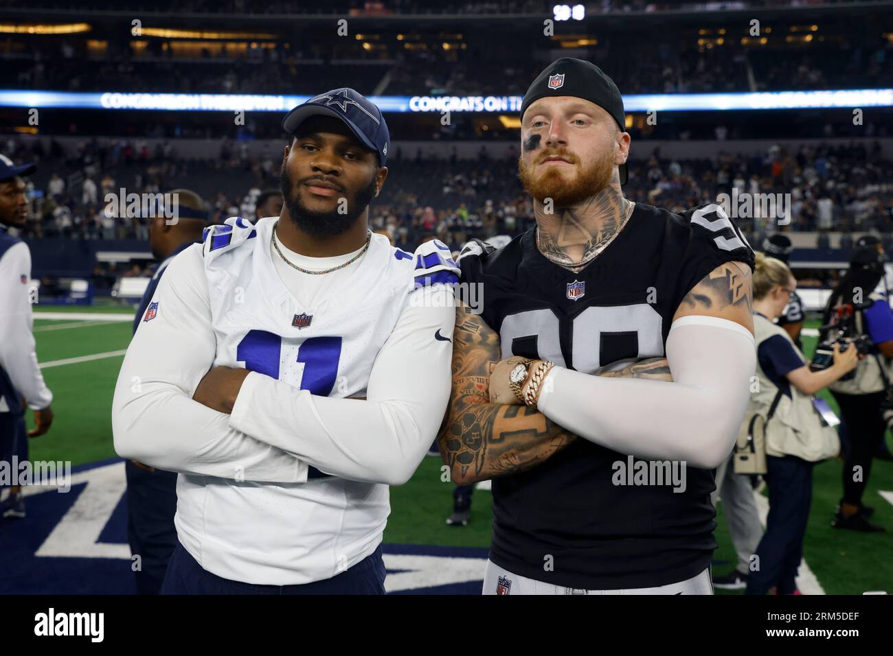 dallas-cowboys-micah-parsons-left-and-las-vegas-raiders-maxx-crosby-right-pose-for-photos-after-their-teams-preseason-nfl-football-game-in-arlington-texas-saturday-aug-26-2023-ap-photomichael-ainsworth-2RM5DEF.jpg