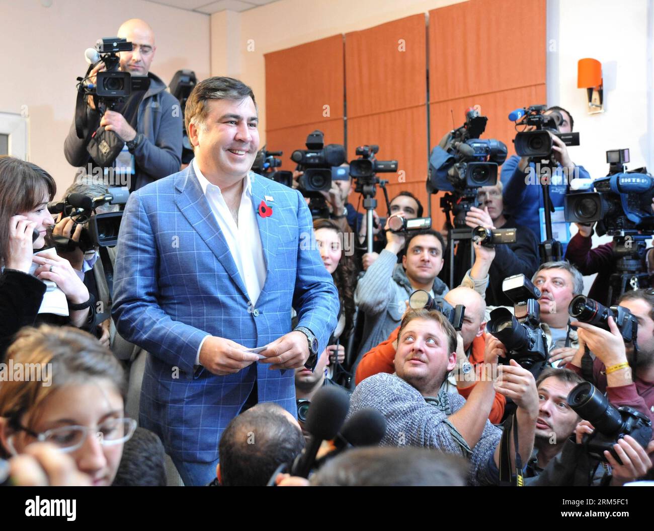 Bildnummer: 60645102  Datum: 27.10.2013  Copyright: imago/Xinhua (131027) -- TBILISI, Oct. 27, 2013 (Xinhua) -- Georgian President Mikheil Saakashvili casts his ballot at a polling station during the presidential election in Tbilisi, capital of Georgia, Oct. 27, 2013. Two separate exit polls late on Sunday gave lead to the ruling coalition Georgian Dream-Democratic Georgia s candidate Giorgi Margvelashvili with an average poll of over 60 percent in the 2013 Georgian presidential election. (Xinhua/Tamuna Kulumbegashvili) GEORGIA-PRESIDENTIAL ELECTION-EXIT POLLS PUBLICATIONxNOTxINxCHN People Pol Stock Photo