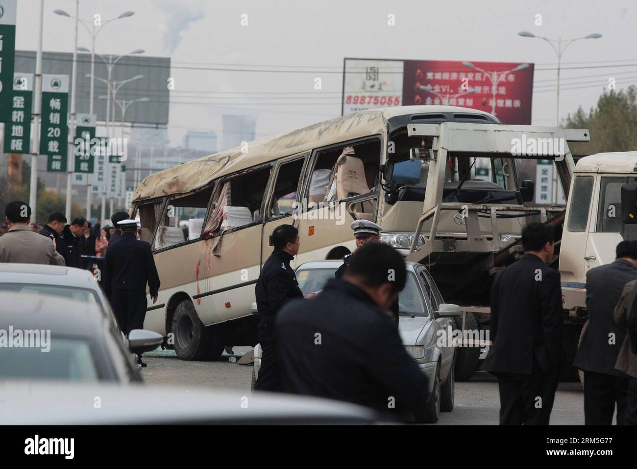 Truck accident china hi-res stock photography and images - Page 5