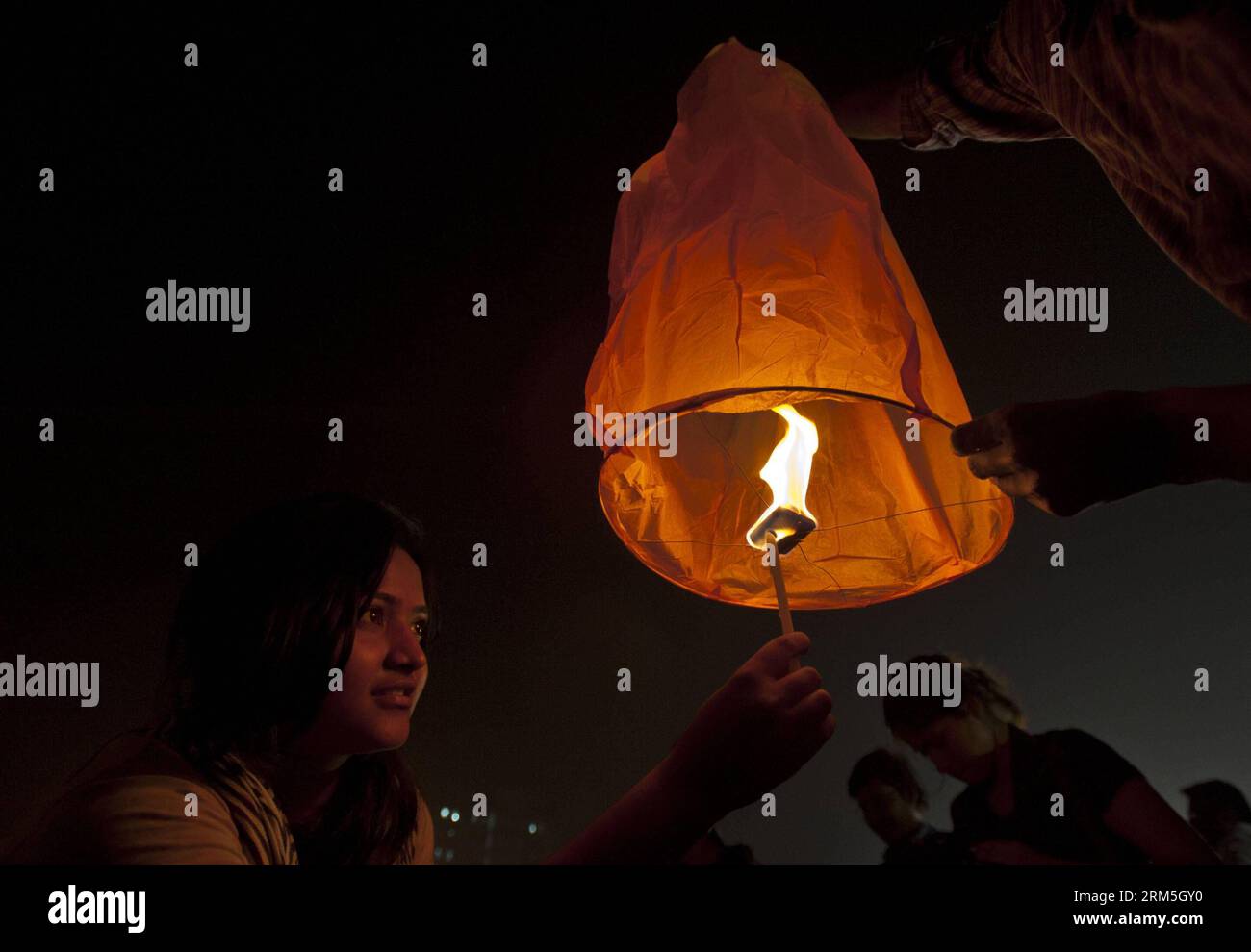 Night Lights - A Sky Lantern Festival | Sky lanterns, Romantic date night  ideas, Floating lanterns