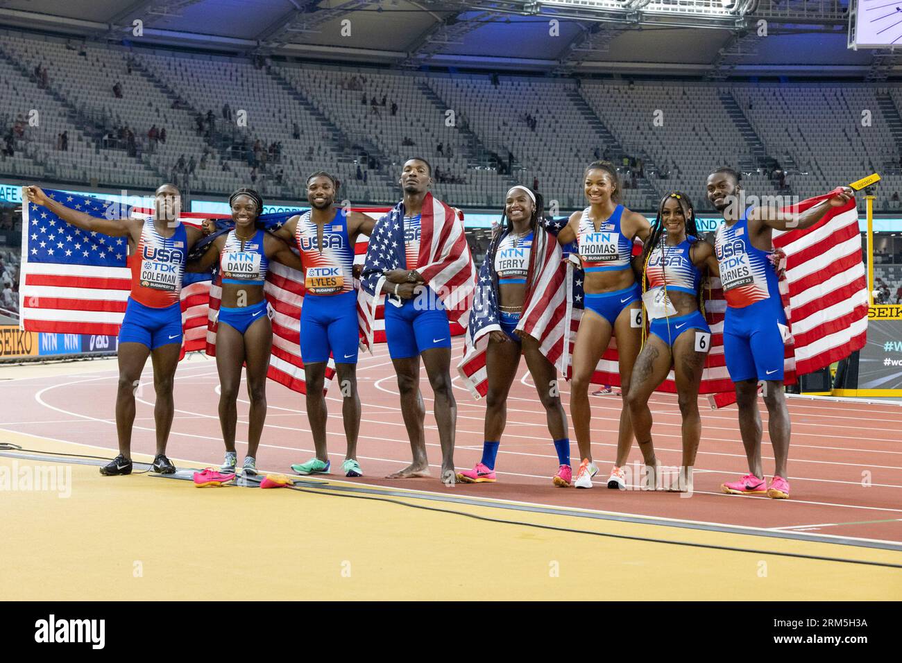 Budapest. 26th Aug, 2023. Members of team USA pose after winning two