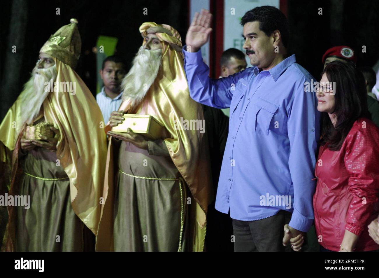 Bildnummer: 60666837  Datum: 01.11.2013  Copyright: imago/Xinhua (131102) -- CARACAS, Nov. 2, 2013 (Xinhua) -- Venezuelan President Nicolas Maduro (2nd R) and his wife Cilia Flores attend the inauguration of the Christmas Fair 2013, in the Caobos Park, in Caracas, Venezuela, on Nov. 1, 2013. (Xinhua/Juan Carlos La Cruz/AVN) VENEZUELA-CARACAS-POLITICS-MADURO PUBLICATIONxNOTxINxCHN people xas x0x 2013 quer      60666837 Date 01 11 2013 Copyright Imago XINHUA  Caracas Nov 2 2013 XINHUA Venezuelan President Nicolas Maduro 2nd r and His wife Cilia Flores attend The Inauguration of The Christmas Fai Stock Photo