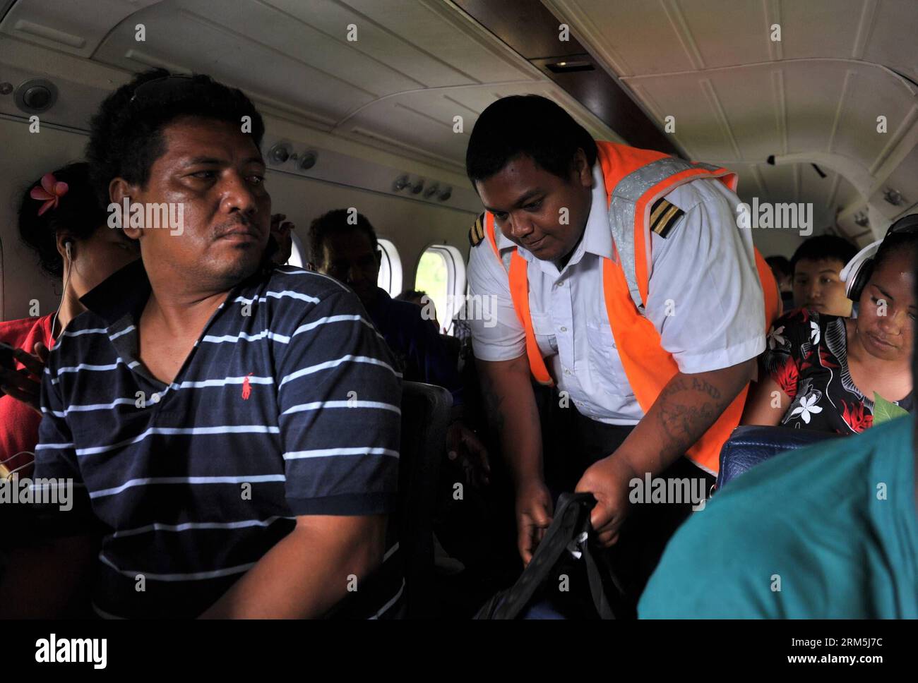 Bildnummer: 60669186  Datum: 29.10.2013  Copyright: imago/Xinhua A crew member is on board of a Twin Otter lightplane which has served 30 years in Solomon Islands, Oct. 29, 2013. The Solomon Airlines owns a history of more than 50 years. The DHC 8-102 , Twin Otter and Islander are three kinds of vintage lightplanes serving for national flights which can respectively carry 36, 16 and 9 passengers. Most of these planes have served more than ten years or even dozens of years. (Xinhua/Gao Jianjun) SOLOMON ISLANDS-SOLOMON AIRLINES-VINTAGE LIGHTPLANES PUBLICATIONxNOTxINxCHN xcb x0x 2013 quer     606 Stock Photo
