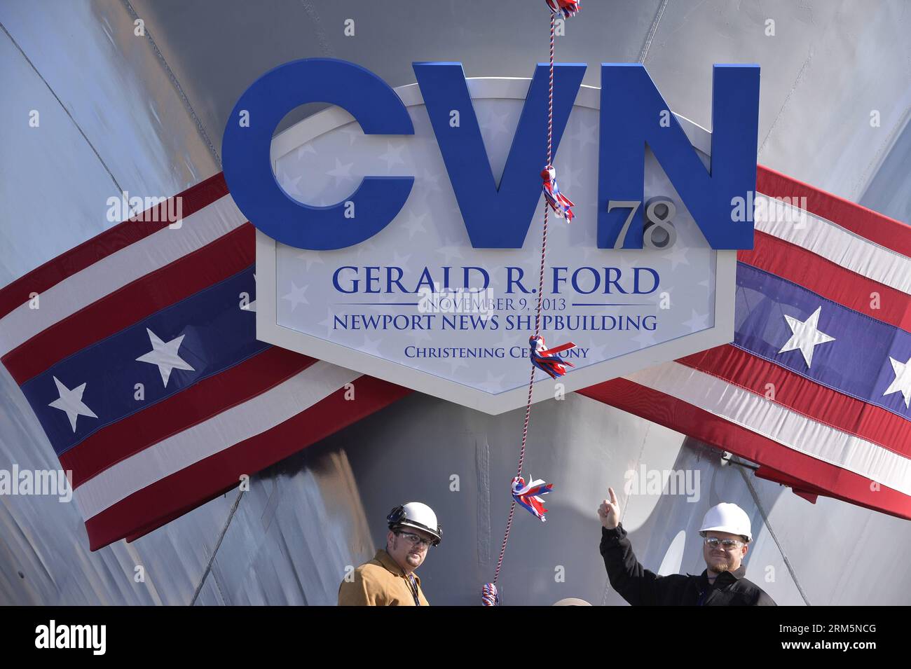 Bildnummer: 60693051  Datum: 08.11.2013  Copyright: imago/Xinhua Two workers prepare for the christen for USS Gerald R. Ford (CVN 78) at the Huntington-Ingalls Industries Newport News shipyard in Virginia, the United States, Nov. 8, 2013. U.S. Navy will christen aircraft carrier Gerald R. Ford, the first ship in a new class of super carrier, at a ceremony scheduled for Saturday. (Xinhua/Zhang Jun) US-VIRGINIA-USS GERALD R. FORD-CVN 78 PUBLICATIONxNOTxINxCHN Marine Flugzeugträger Kriegsschiff xas x0x 2013 quer premiumd     60693051 Date 08 11 2013 Copyright Imago XINHUA Two Workers prepare for Stock Photo