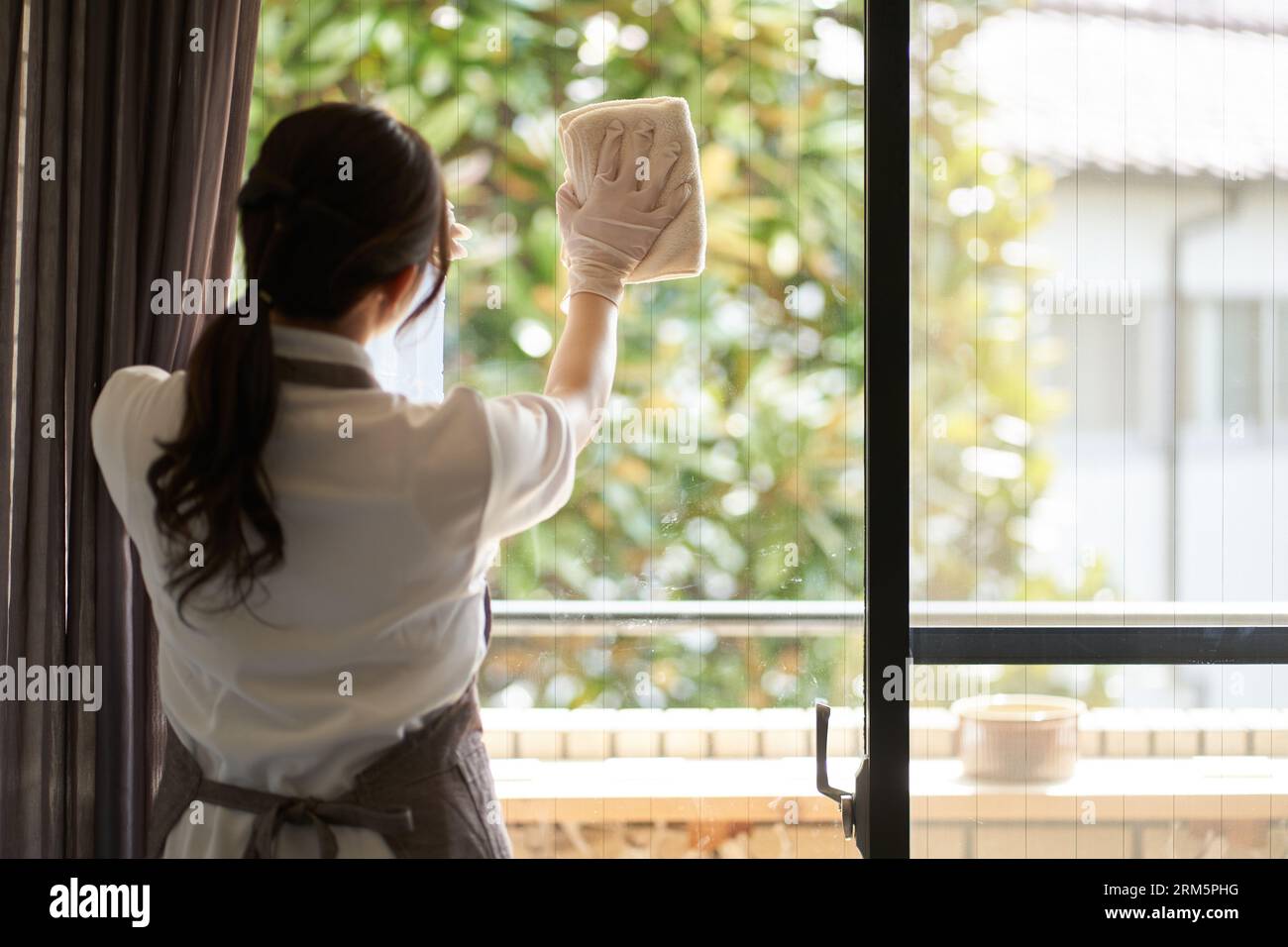 Asian house cleaner cleaning hi-res stock photography and images - Alamy
