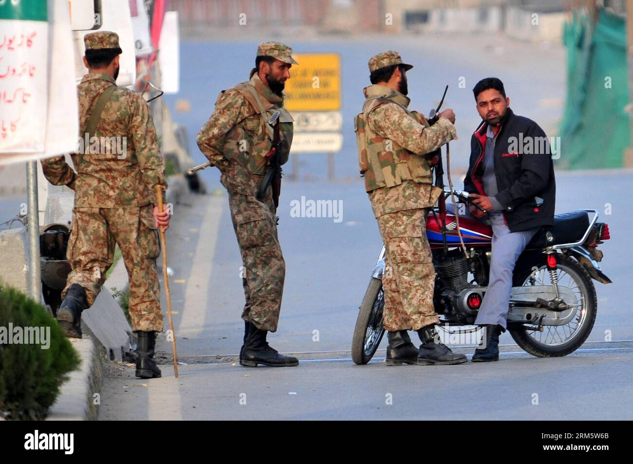 Pakistani army in 80 hi-res stock photography and images - Alamy