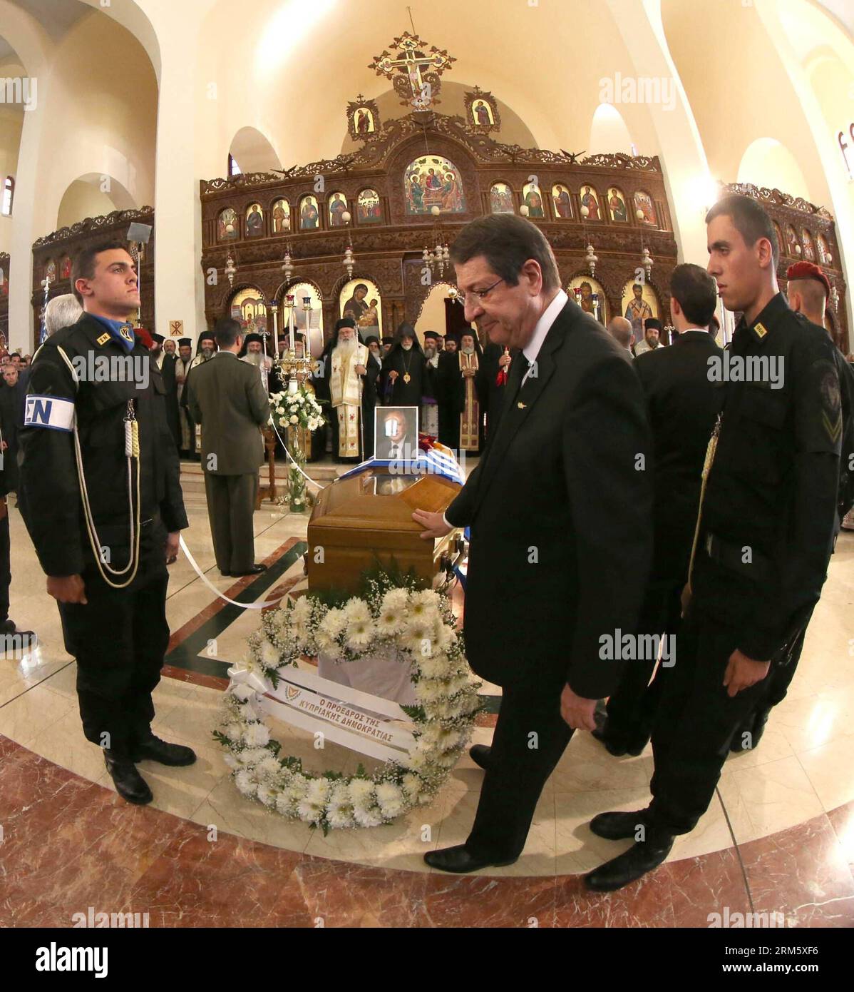 Birinchi marta jinsiy aloqa, jinsiy olatni qon bilan qoplangan Uxlayotgan yapon ona porno