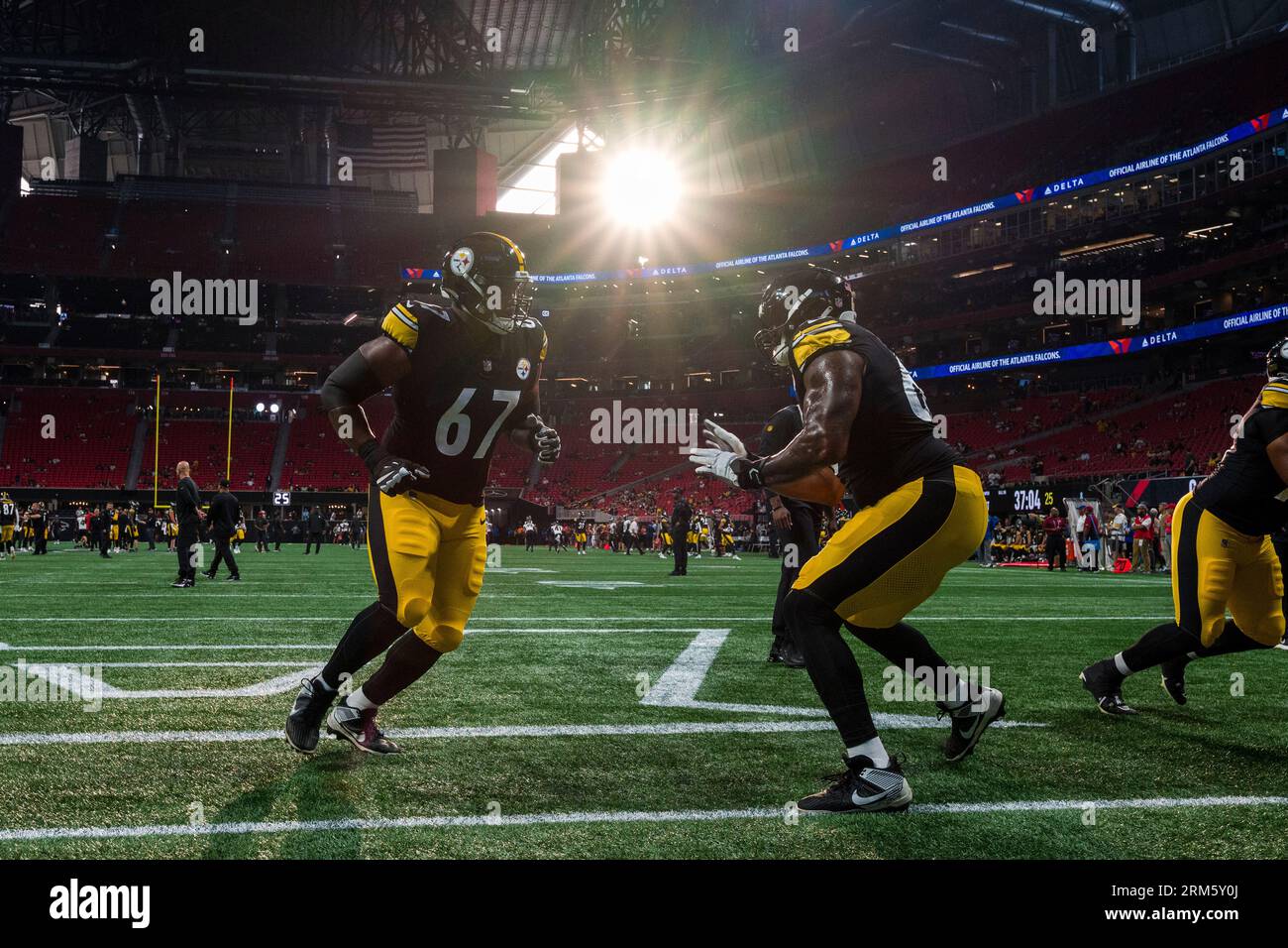 Pittsburgh Steelers offensive tackle Chukwuma Okorafor (76) and offensive tackle Dan Moore Jr