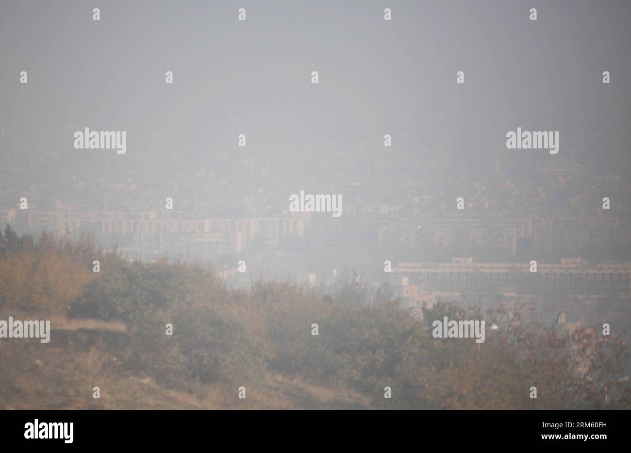 Bildnummer: 60751752  Datum: 24.11.2013  Copyright: imago/Xinhua     Kabul, capital of Afghanistan, is shrouded in heavy fog on Nov. 24, 2013. (Xinhua/Ahmad Massoud) AFGHANISTAN-KABUL-HEAVY FOG PUBLICATIONxNOTxINxCHN Gesellschaft Wetter Nebel xcb x0x 2013 quer Stock Photo