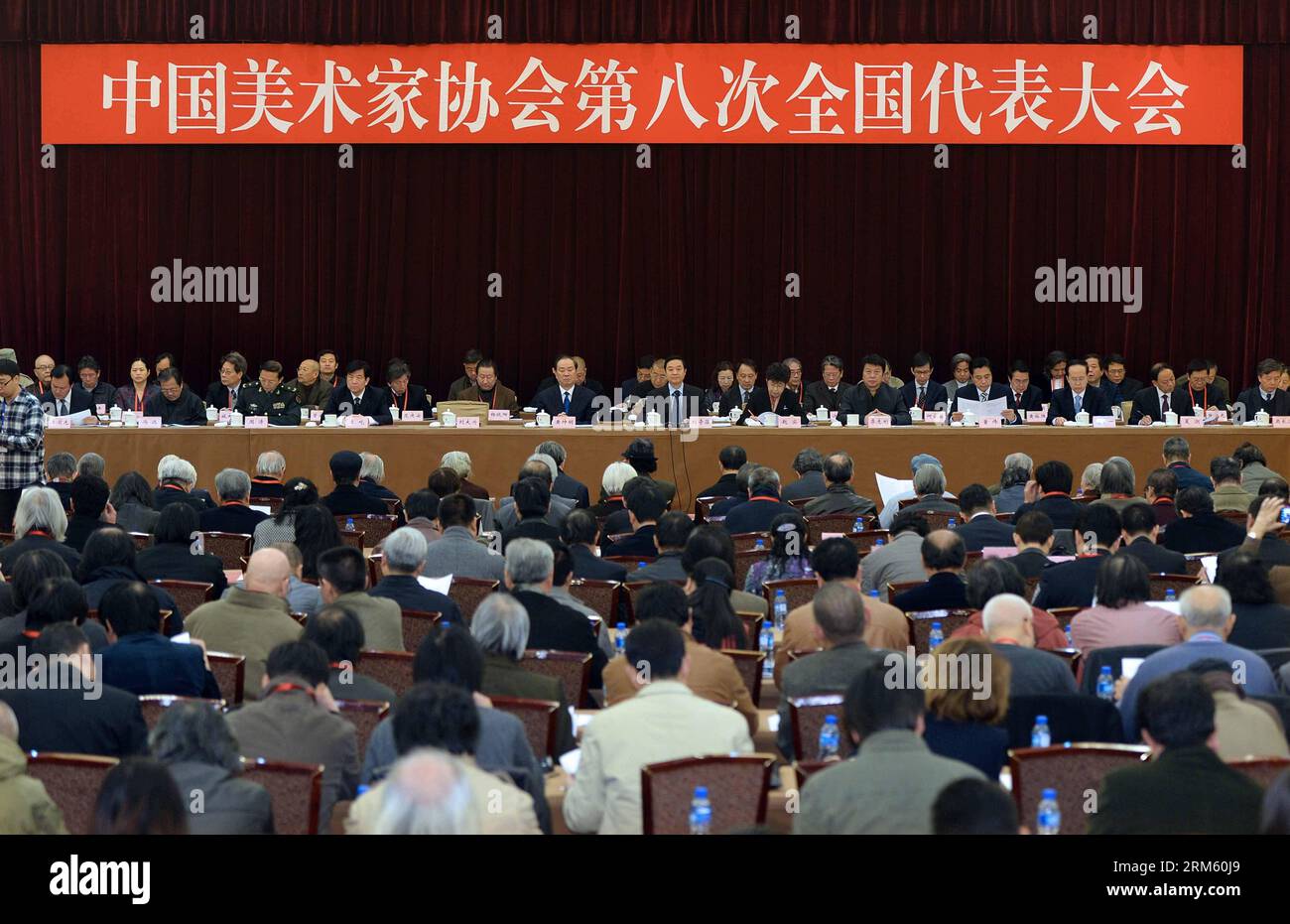 Bildnummer: 60753384  Datum: 25.11.2013  Copyright: imago/Xinhua     (131125) -- BEIJING, Nov. 25, 2013 (Xinhua) -- The 8th National Congress of the Chinese Artists Association is held in Beijing, capital of China, Nov. 25, 2013. (Xinhua/Li Tao) (mp) CHINA-BEIJING-ARTISTS ASSOCIATION-8TH NATIONAL CONGRESS (CN) PUBLICATIONxNOTxINxCHN People xcb x0x 2013 quer premiumd Stock Photo