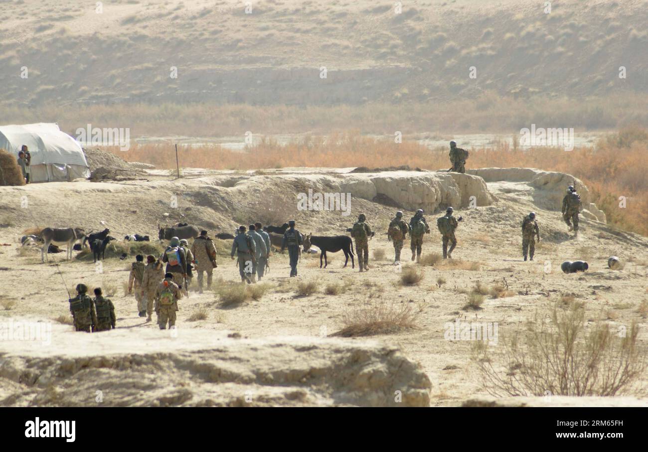 Bildnummer: 60809054  Datum: 09.12.2013  Copyright: imago/Xinhua     (131209) -- KANDAHAR, Dec. 9, 2013 (Xinhua) -- Afghan soldiers walk during a patrol in Panjwai district of Kandahar province in southern Afghanistan on Dec. 9, 2013. (Xinhua/Arghand)(lrz) AFGHANISTAN-KANDAHAR-SECURITY-FORCES PUBLICATIONxNOTxINxCHN xcb x0x 2013 quer Stock Photo