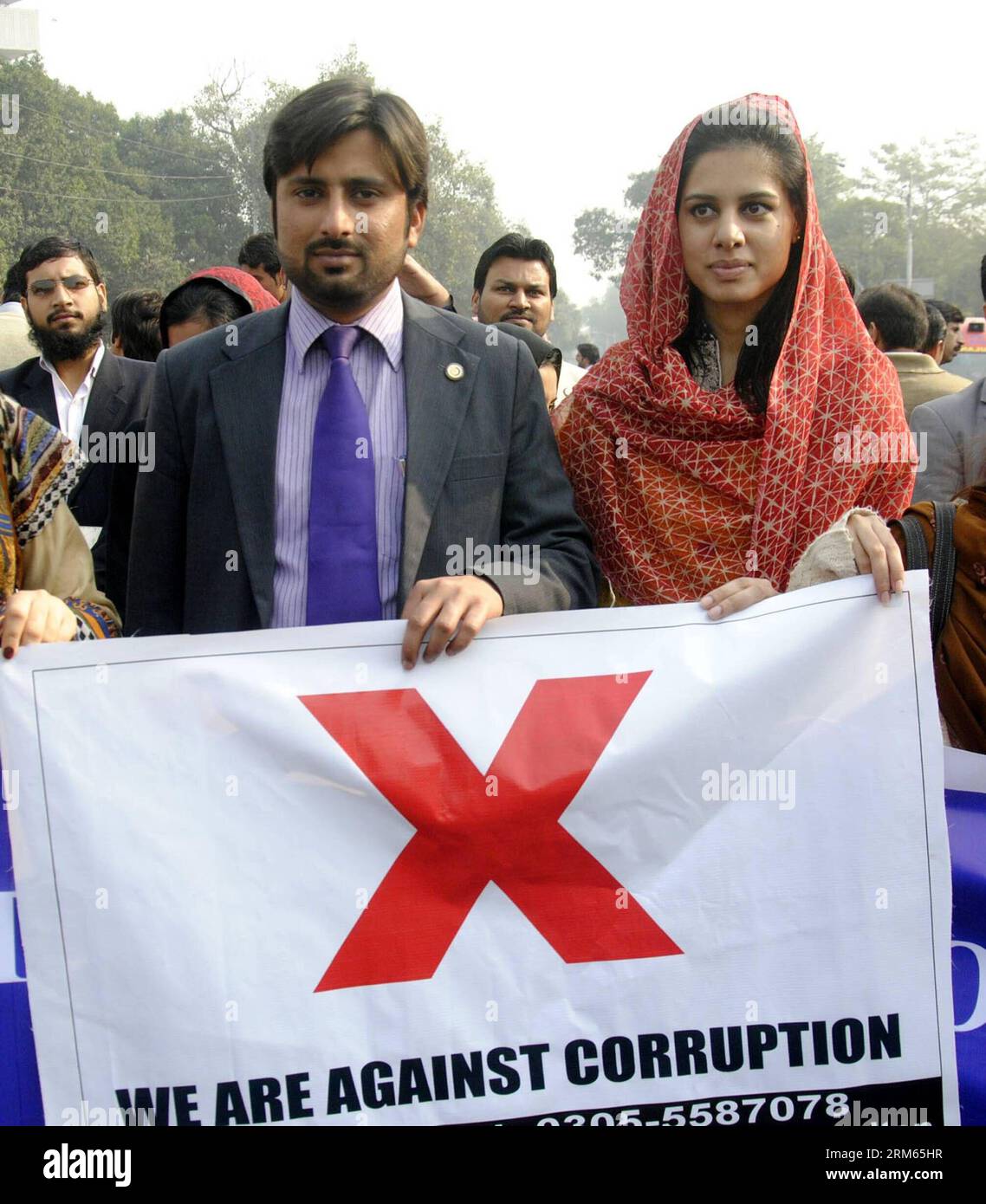 Bildnummer: 60810318  Datum: 09.12.2013  Copyright: imago/Xinhua     (131209) -- LAHORE, Dec. 9, 2013 (Xinhua) -- march to mark the International Anti-Corruption Day in eastern Pakistan s Lahore, Dec. 9, 2013. (Xinhua/Sajjad) PAKISTAN-LAHORE-ANTI-CORRUPTION DAY PUBLICATIONxNOTxINxCHN xcb x2x 2013 quadrat o0 Demo Protest Korruption Welt-Anti-Korruptions-Tag Stock Photo