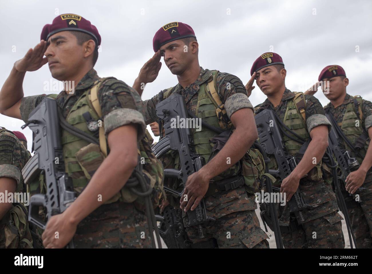 Bildnummer: 60815796  Datum: 10.12.2013  Copyright: imago/Xinhua     GUATEMALA CITY,  -- Soldiers of the Special Force Kaibil of Guatemalan Army participate in a parade to commemorate the 92nd anniversary of the Guatemalan Air Force, in Guatemala City, capital of Guatemala, on Dec. 10, 2013. (Xinhua/Luis Echeverria) (rt) (ah) GUATEMALA-GUATEMALA CITY-MILITARY-CELEBRATION PUBLICATIONxNOTxINxCHN Militär Soldat xas x0x 2013 quer premiumd Stock Photo