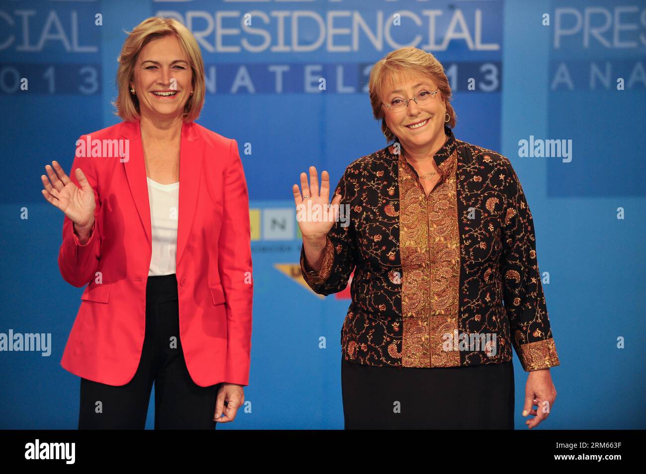 Bildnummer: 60815802  Datum: 10.12.2013  Copyright: imago/Xinhua     SANTIAGO, Dec. 10, 2013 -- The presidential candidate by officialist Aliance Party for Chile, Evelyn Matthei (i), and presidential candidate by electoral coalition New Majority Pact, Michelle Bachelet (d), attend a TV discussion held by Television National Asociation (ANATEL), in the way for Chile s 2014 presidential elections, at TVN Channel facilities, in Santiago, capital of Chile, Dec. 10, 2013.   (Xinhua/Jorge Villegas) (rh) (da) CHILE-SANTIAGO-POLITICS-DEBATE PUBLICATIONxNOTxINxCHN Politik people Wahl Präsidentschaftswa Stock Photo