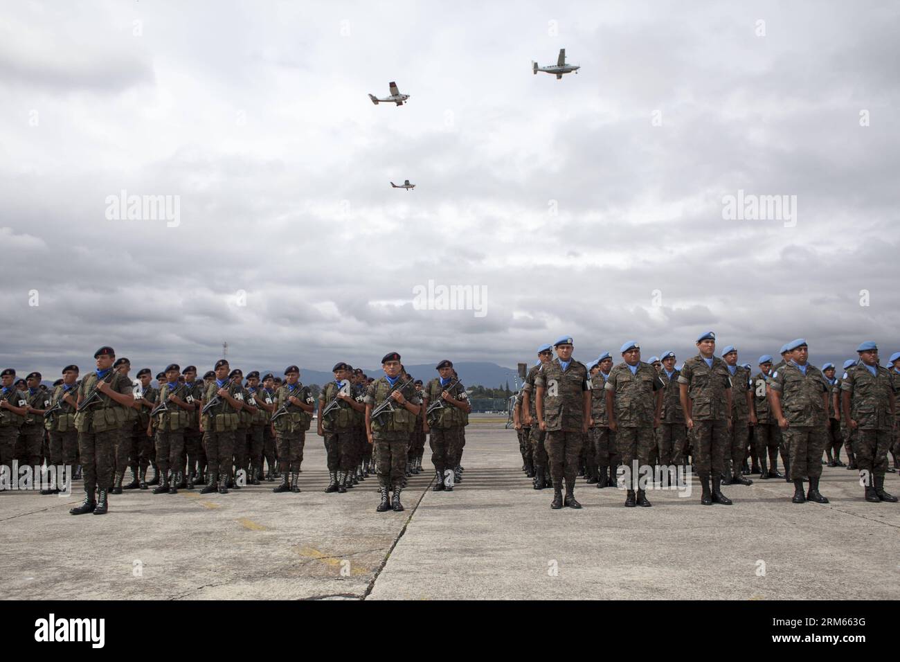 Bildnummer: 60815797  Datum: 10.12.2013  Copyright: imago/Xinhua     GUATEMALA CITY,  -- Soldiers of the Guatemalan Army participate in a parade to commemorate the 92nd anniversary of the Guatemalan Air Force, in Guatemala City, capital of Guatemala, on Dec. 10, 2013. (Xinhua/Luis Echeverria) (rt) (ah) GUATEMALA-GUATEMALA CITY-MILITARY-CELEBRATION PUBLICATIONxNOTxINxCHN Militär Soldat xas x0x 2013 quer premiumd Stock Photo