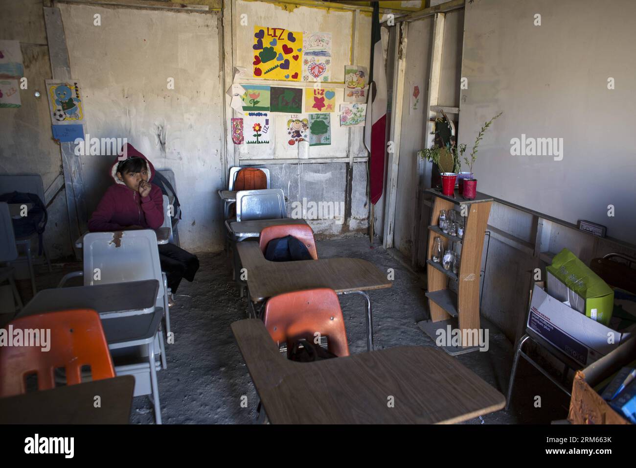 Bildnummer: 60815778  Datum: 10.12.2013  Copyright: imago/Xinhua     TIJUANA,  -- Photo shows a boy staying inside his classroom in the The New Hope school in Tijuana, northwest Mexico. The school New Hope , which was just opened two months ago, has 51 students from 1st until sixth grade of elementary school. It is supported by the National Educational Development Council, the only official institution that gives them didactic material and a monthly economic stimulus of 1900 pesos, for the two teachers in the school. The school was built by the students parents, with waste materials. Thanks to Stock Photo