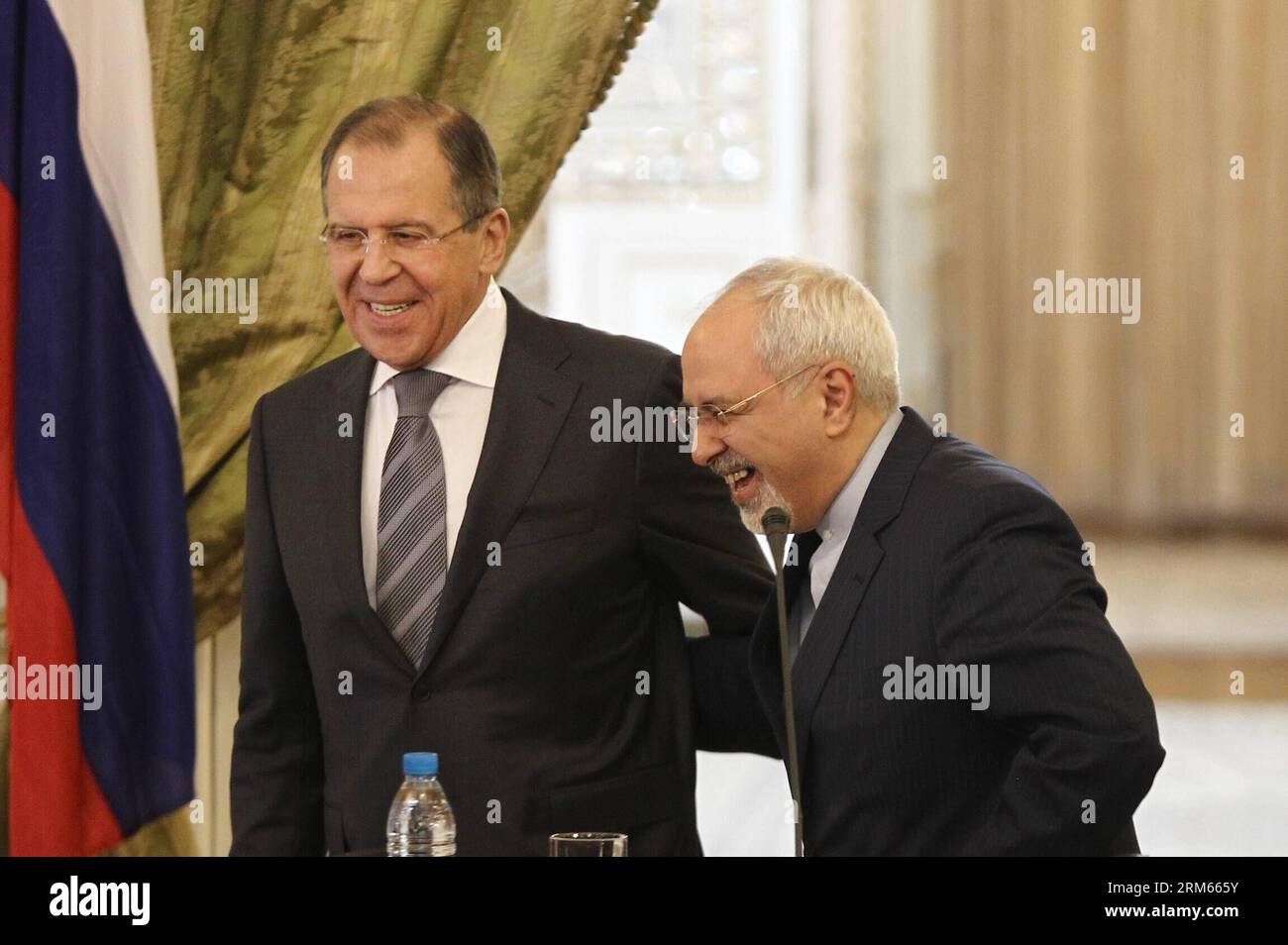 Bildnummer: 60817699  Datum: 11.12.2013  Copyright: imago/Xinhua     (131211) -- TEHRAN, Dec. 11, 2013 (Xinhua) -- Iranian Foreign Minister Mohammad-Javad Zarif (R) and his Russian counterpart Sergei Lavrov leave after their meeting in Tehran, Iran, on Dec. 11, 2013. (Xinhua/Ahmad Halabisaz) (dzl) IRAN-RUSSIA-FM-MEETING PUBLICATIONxNOTxINxCHN People Politik xsp x0x 2013 quer premiumd Stock Photo