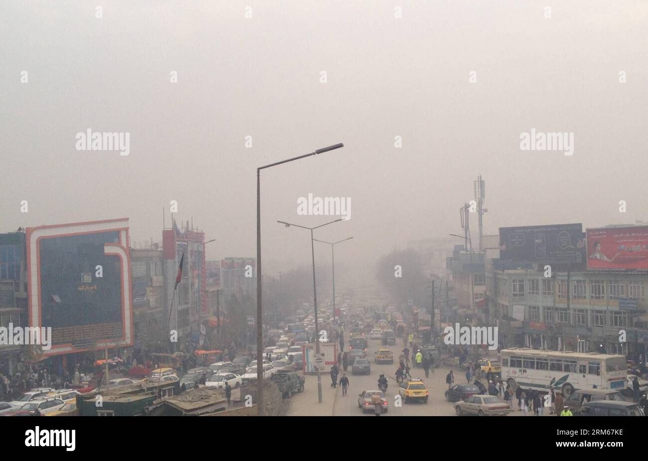 Bildnummer: 60834246  Datum: 16.12.2013  Copyright: imago/Xinhua     (131216) -- KABUL, Dec. 16, 2013 (Xinhua) -- Fog envelopes Kabul, capital of Afghanistan, on Dec. 16, 2013. Heavy fog cloaked Kabul on Monday, affecting public transportation and local people s life. (Xinhua/Omid) AFGHANISTAN-KABUL-FOG PUBLICATIONxNOTxINxCHN Gesellschaft Wetter Nebel xcb x0x 2013 quer Stock Photo