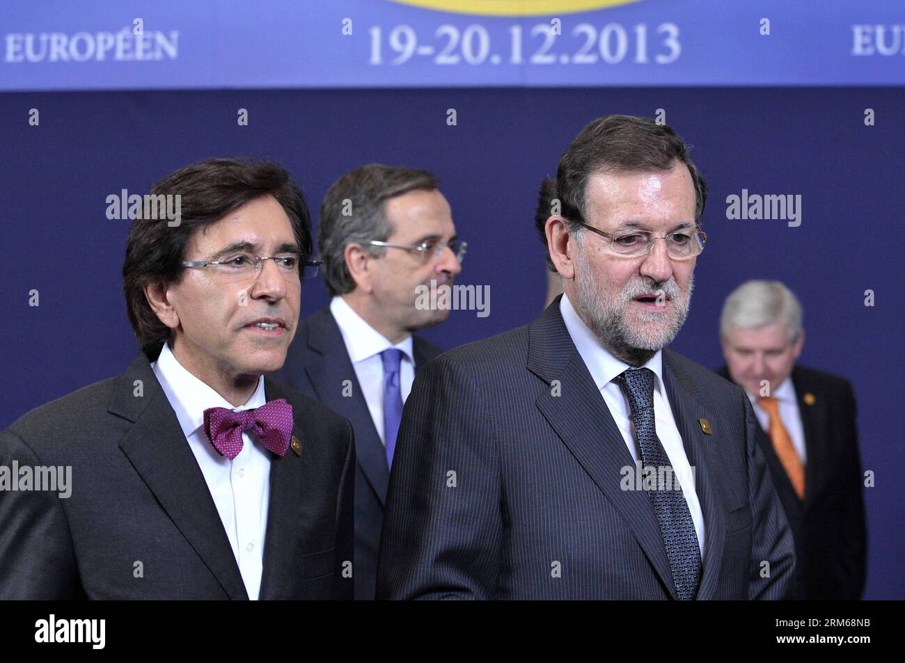 (131219) -- BRUSSELS, Dec. 19, 2013 (Xinhua) -- Spanish Prime Minister Mariano Rajoy (R) talks with Belgian Prime Minister Elio Di Rupo after the group photo session on the sidelines of the European Union (EU) Summit in Brussels, capital of Belgium, Dec. 19, 2013. European Union leaders convened in Brussels Thursday for a two-day summit with economy set to top the agenda. (Xinhua/Zhou Lei) BELGIUM-BRUSSELS-EU SUMMIT-GROUP PHOTO PUBLICATIONxNOTxINxCHN   Brussels DEC 19 2013 XINHUA Spanish Prime Ministers Mariano Rajoy r Talks With Belgian Prime Ministers Elio Tue Rupo After The Group Photo Sess Stock Photo