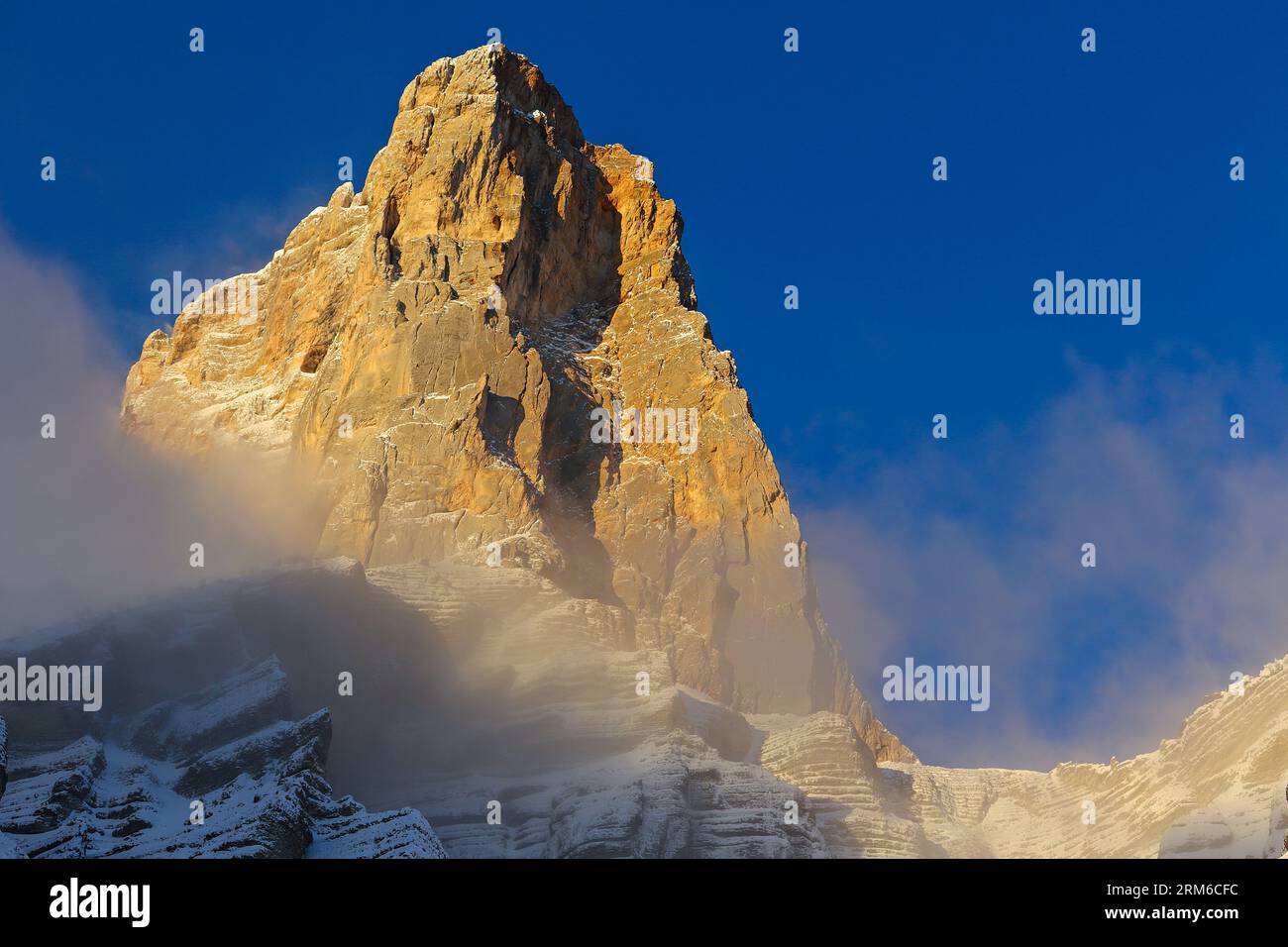 ISERE (38). PARC NATUREL DU VERCORS. FACE NORD-EST DU MONT AIGUILLE (2067M) Stock Photo