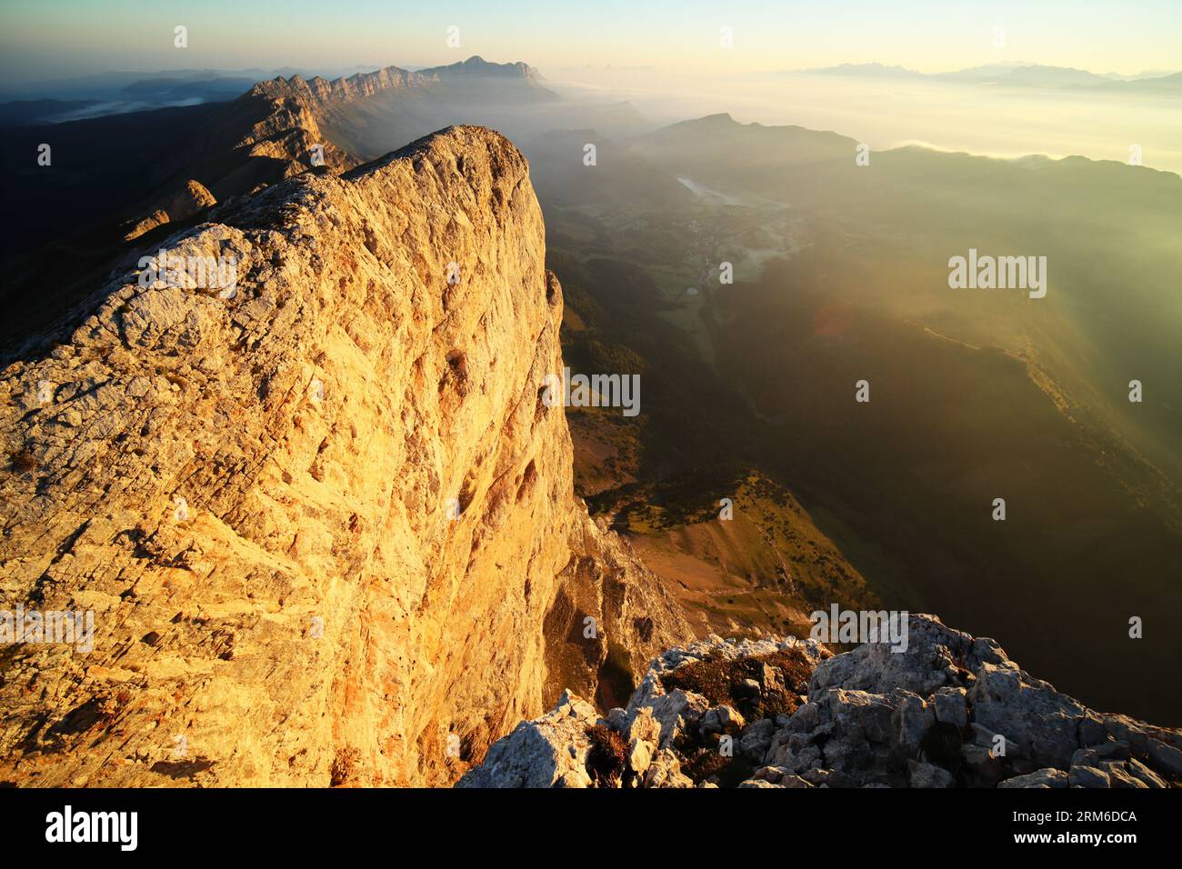 FRANCE. ISERE (38). VERCORS NATURAL PARK. THE CLIFFS OF GRAND VEYMONT ...