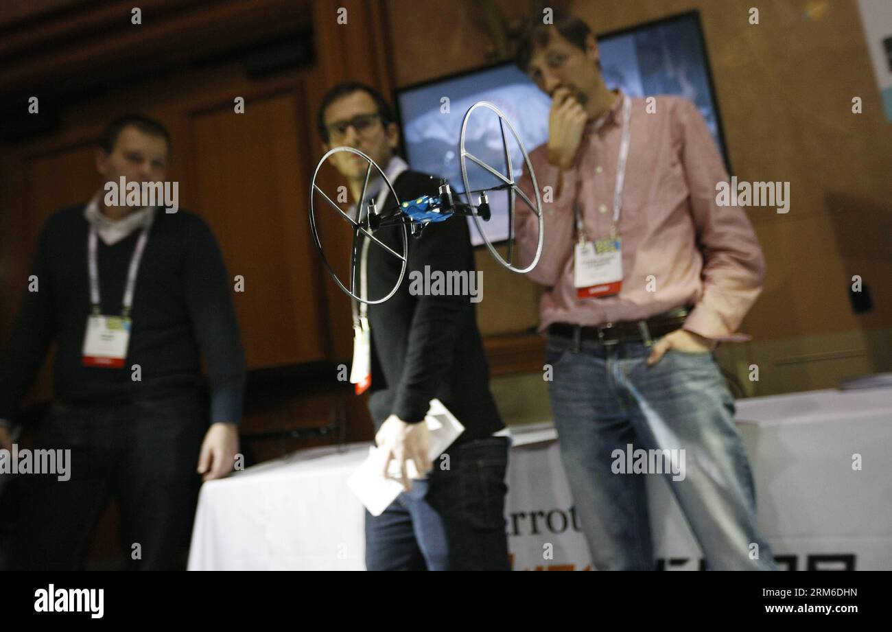 People watch a Parrot MiniDrone during CES Unveiled, a media preview event to the annual Consumer Electronics Show (CES), in Las Vegas, Nevada, Jan. 5, 2014. The world s largest consumer technology trade show, also known as the Consumer Electronics Show (CES), runs from Jan 7 to 10 in Las Vegas, Nevada. (Xinhua/Fang Zhe) US-LAS VEGAS-CES-MEDIA PREVIEW PUBLICATIONxNOTxINxCHN   Celebrities Watch a Parrot  during Ces unveiled a Media Preview Event to The Annual Consumer Electronics Show Ces in Las Vegas Nevada Jan 5 2014 The World S Largest Consumer Technology Trade Show Thus known As The Consume Stock Photo