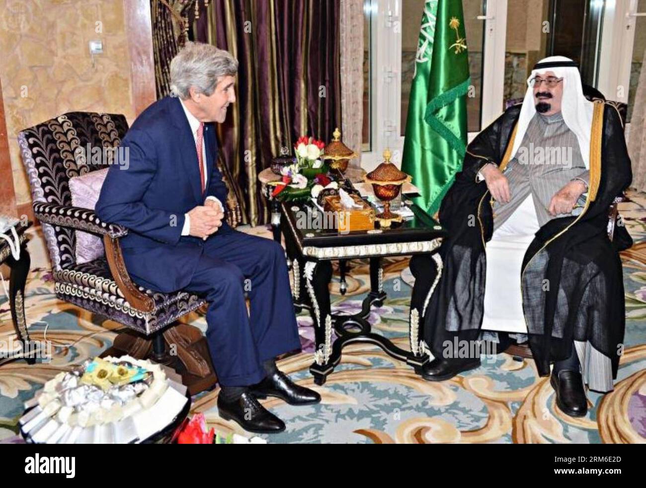 (140105) -- RIYADH, Jan. 5, 2014 (Xinhua) -- Saudi Arabia s King Abdullah bin Abdulaziz al-Saud (R) and U.S. Secretary of State John Kerry talk in Riyadh, capital of Saudi Arabia, Jan. 5, 2014. (Xinhua) SAUDI-RIYADH-ABDULLAH-U.S.-KERRY-MEETING PUBLICATIONxNOTxINxCHN   Riyadh Jan 5 2014 XINHUA Saudi Arabia S King Abdullah am Abdul Aziz Al Saud r and U S Secretary of State John Kerry Talk in Riyadh Capital of Saudi Arabia Jan 5 2014 XINHUA Saudi Riyadh Abdullah U S Kerry Meeting PUBLICATIONxNOTxINxCHN Stock Photo