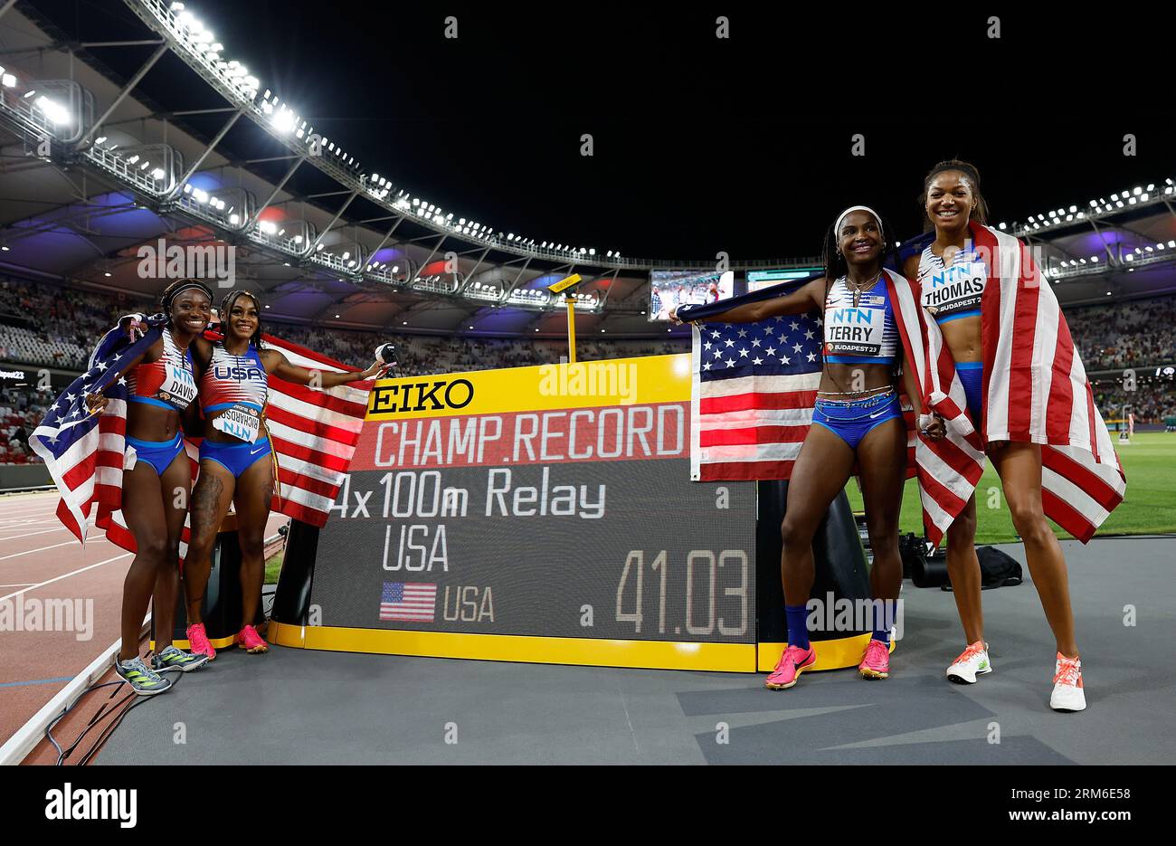 budapest-twanisha-terry-and-gabrielle-thomas-of-the-united-states-pose