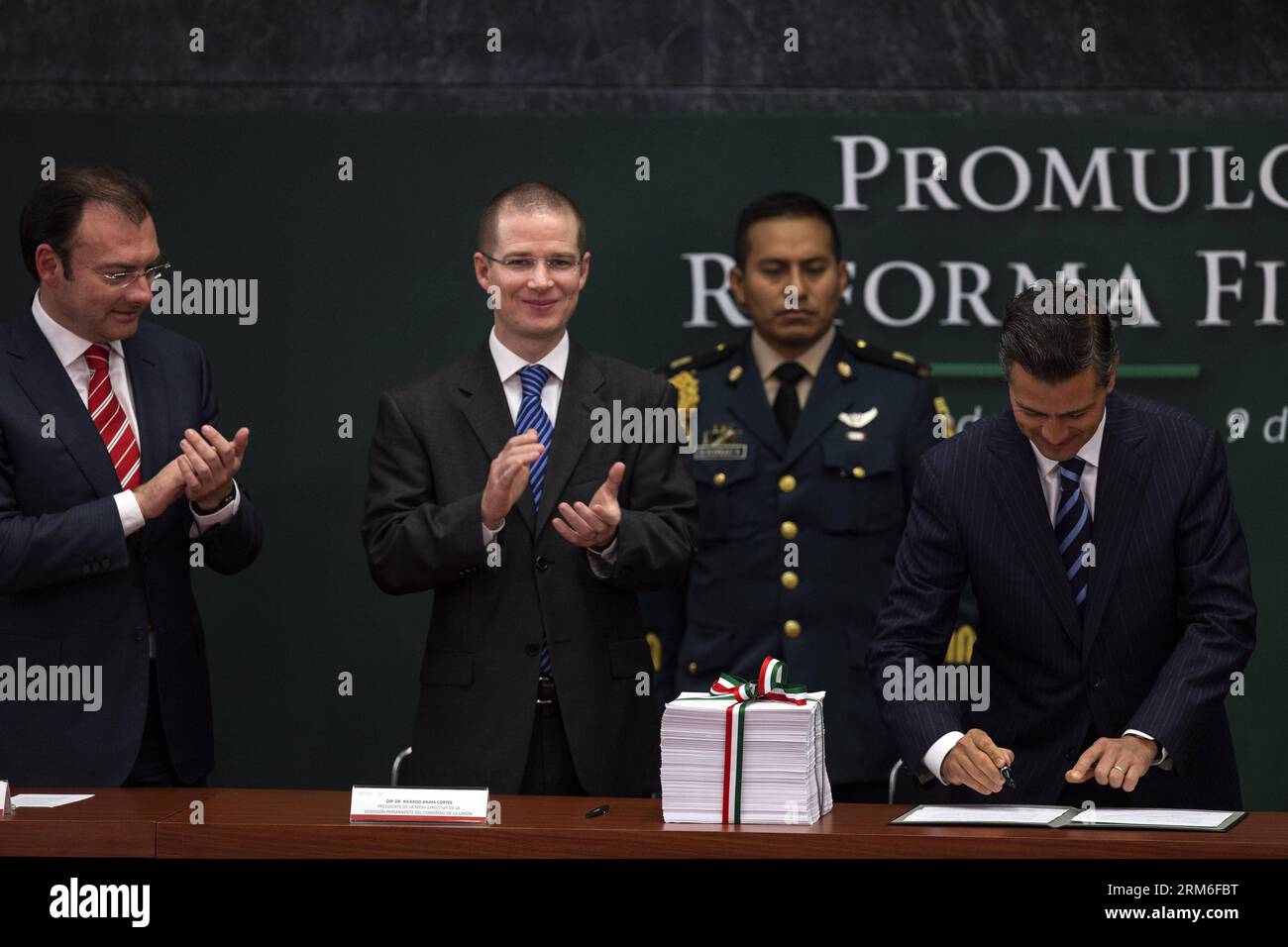 (140109) -- MEXICO CITY, Jan. 9, 2014 (Xinhua) -- Mexican President Enrique Pena Nieto (R), Minister of Finance Luis Videgaray (L), and the President of the Board of the Permanent Comission of the Congress Ricardo Anaya (2nd L), take part during the promulgation of the Financial Reform, in Los Pinos official residence, in Mexico City, capital of Mexico, on Jan. 9, 2014. (Xinhua/Guillermo Arias) MEXICO-MEXICO CITY-POLITICS-PENA NIETO PUBLICATIONxNOTxINxCHN   Mexico City Jan 9 2014 XINHUA MEXICAN President Enrique Pena Nieto r Ministers of Finance Luis  l and The President of The Board of The pe Stock Photo