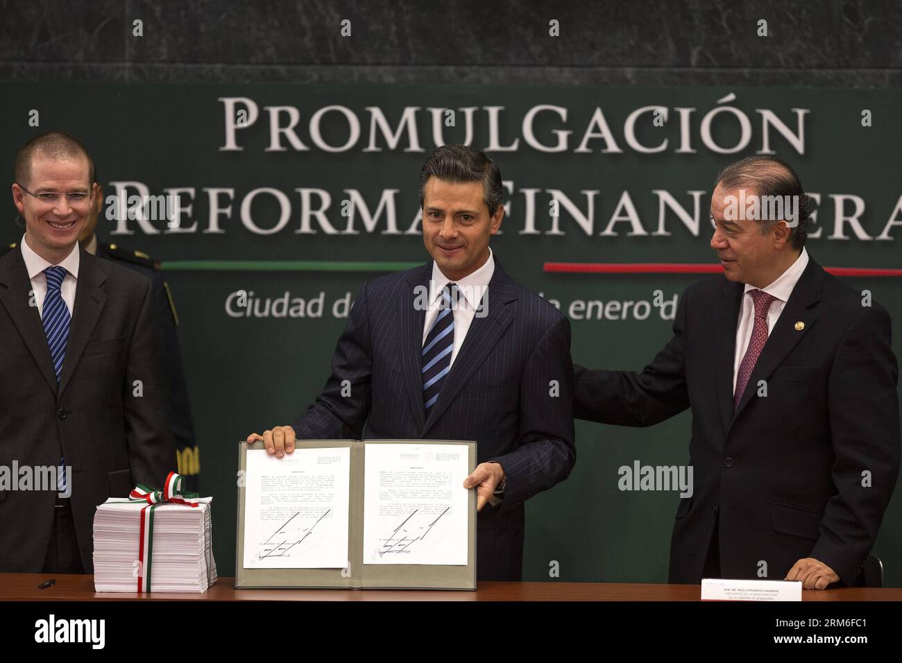(140109) -- MEXICO CITY, Jan. 9, 2014 (Xinhua) -- Mexican President Enrique Pena Nieto (C), President of the Board of Senate Chamber Raul Cervantes (R), and the President of the Board of the Permanent Comission of the Congress Ricardo Anaya (L), take part during the promulgation of the Financial Reform, in Los Pinos official residence, in Mexico City, capital of Mexico, on Jan. 9, 2014. (Xinhua/Guillermo Arias) MEXICO-MEXICO CITY-POLITICS-PENA NIETO PUBLICATIONxNOTxINxCHN   Mexico City Jan 9 2014 XINHUA MEXICAN President Enrique Pena Nieto C President of The Board of Senate Chamber Raul Cervan Stock Photo
