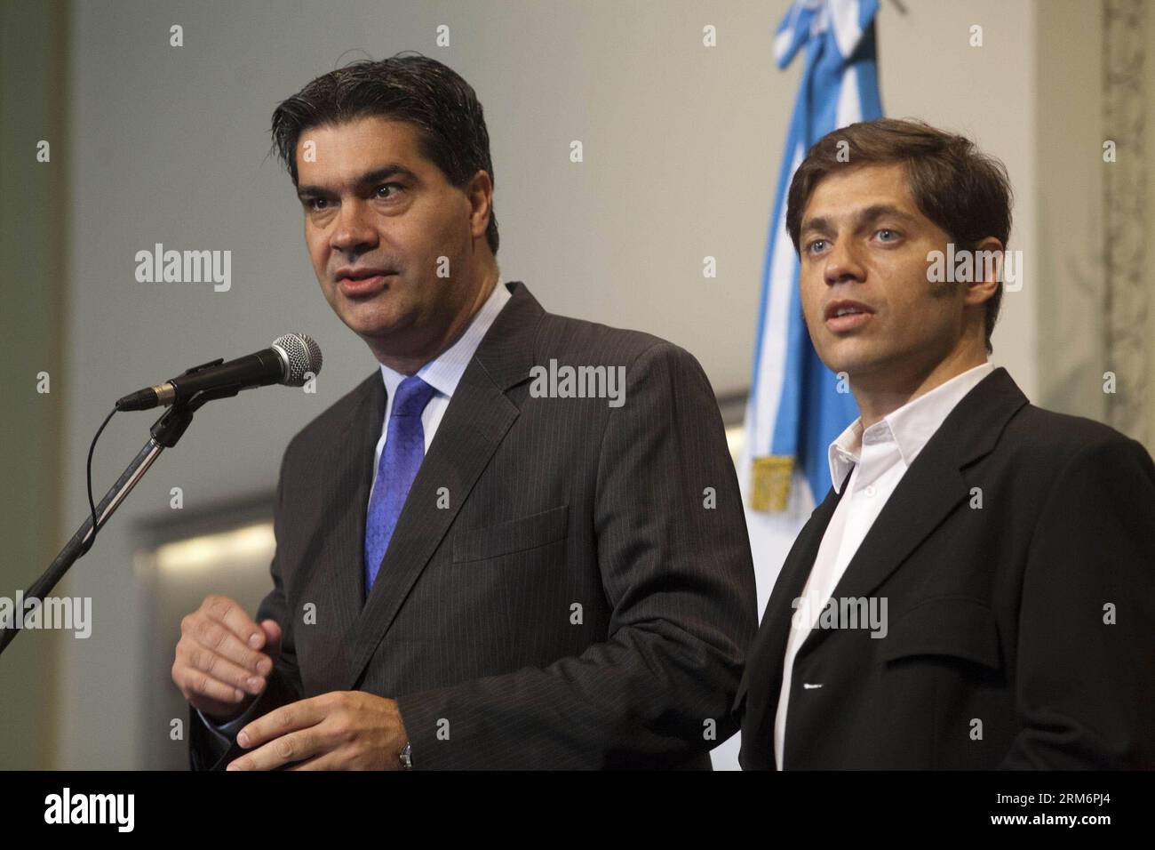 BUENOS AIRES, Jan. 24, 2014 -- Jorge Capitanich (L), the head of President Cristina Kirchner s cabinet, speaks next to the Economy Minister Axel Kicillof during a press conference in the presidential palace in Buenos Aires, Argentina, Jan. 24, 2014. Capitanich announced the move after the peso on Thursday suffered its worst one-day dive since 2002, explaining that the controls had always been viewed as temporary and had served their purpose.(Xinhua/Ricardo Ceppi/TELAM)(zhf) ARGENTINA-BUENOS AIRES-POLITICS-KICILLOF PUBLICATIONxNOTxINxCHN   Buenos Aires Jan 24 2014 Jorge  l The Head of President Stock Photo