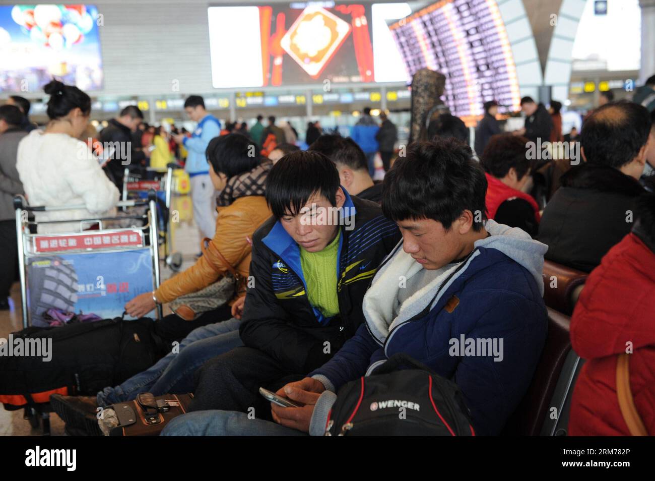 (140218) -- GUIYANG, Feb. 18, 2014 (Xinhua) -- Passengers are stranded at Longdongbao International Airport in Guiyang, capital of southwest China s Guizhou Province, Feb. 18, 2013. Heavy snow led to temporary closure of the airport at 8 a.m. Tuesday for snow and ice removal. More than 90 flights were canceled and over 4,800 passengers were affected before the airport was reopened at noon. (Xinhua/Tao Liang)(wjq) CHINA-GUIZHOU-SNOW-AIRPORT CLOSURE (CN) PUBLICATIONxNOTxINxCHN   Guiyang Feb 18 2014 XINHUA Passengers are stranded AT Longdongbao International Airport in Guiyang Capital of Southwes Stock Photo